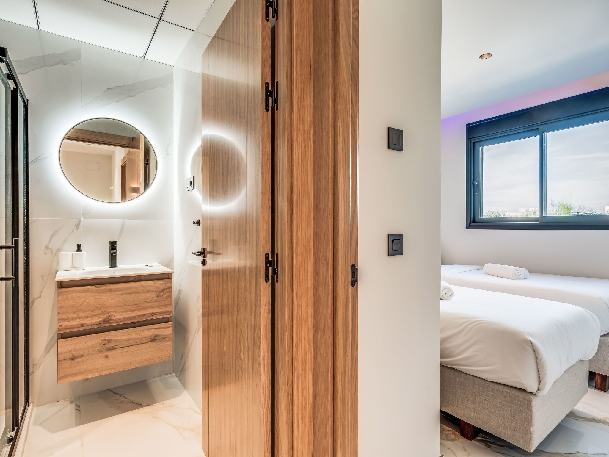 Brand New Luxury Towne House - Binnen