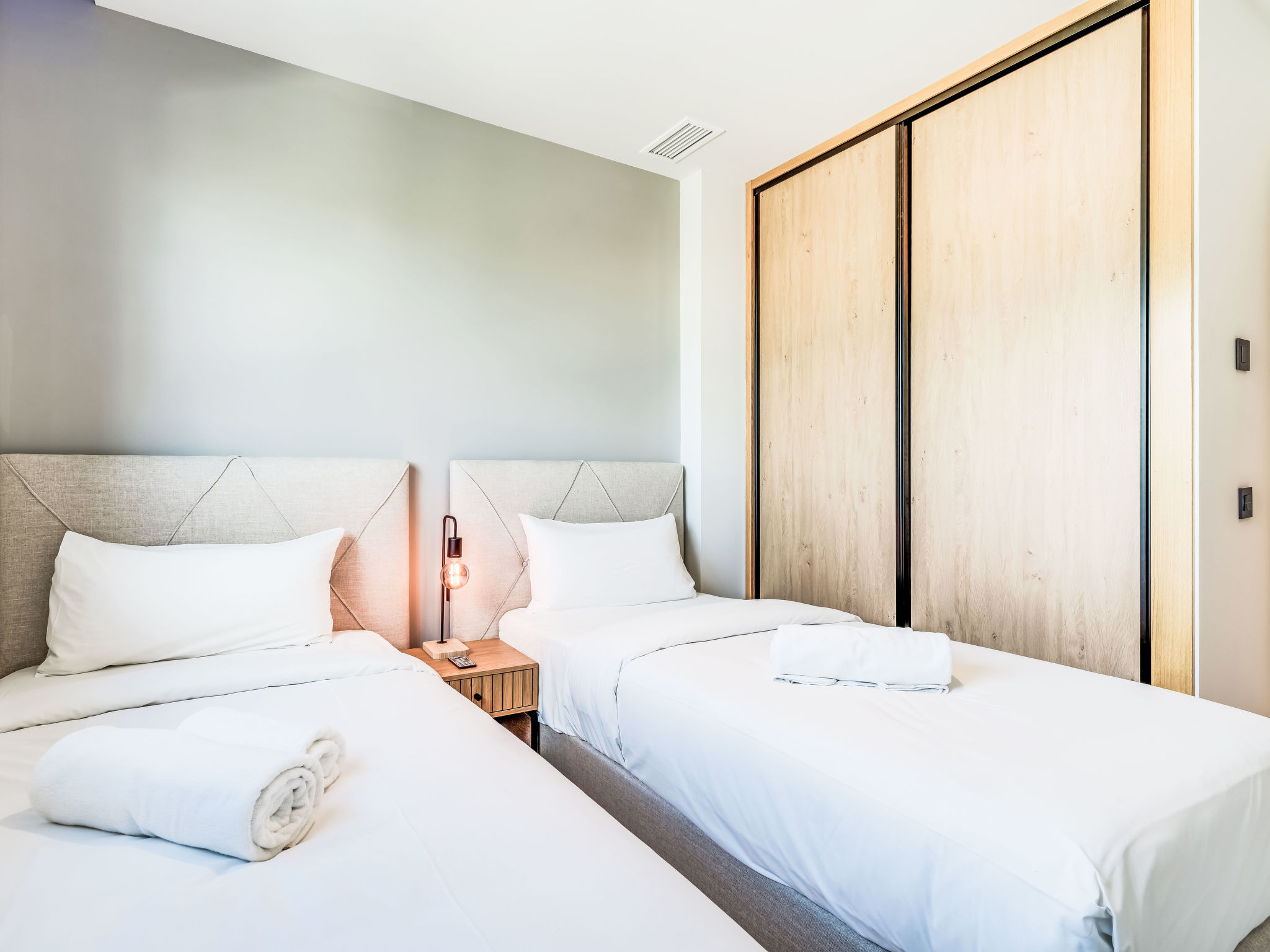 Brand New Luxury Towne House - Binnen