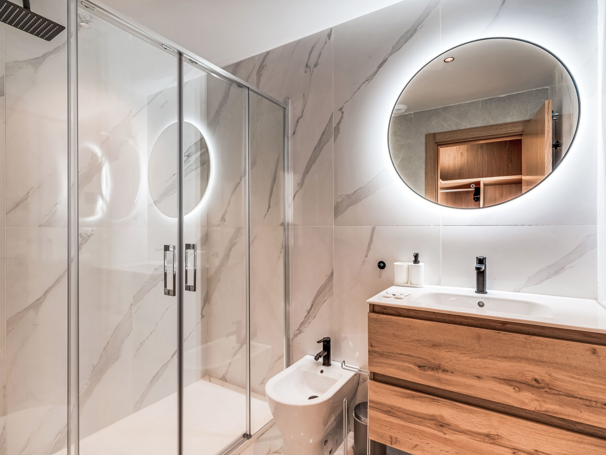 Brand New Luxury Towne House - Binnen