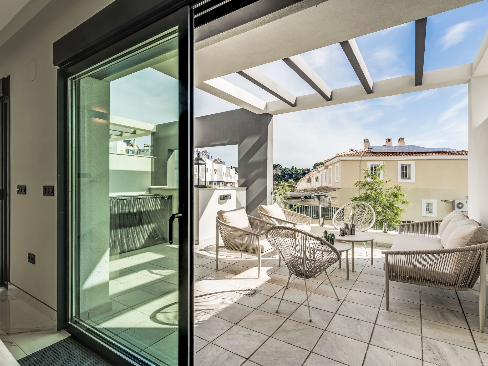 Brand New Luxury Towne House - Buiten