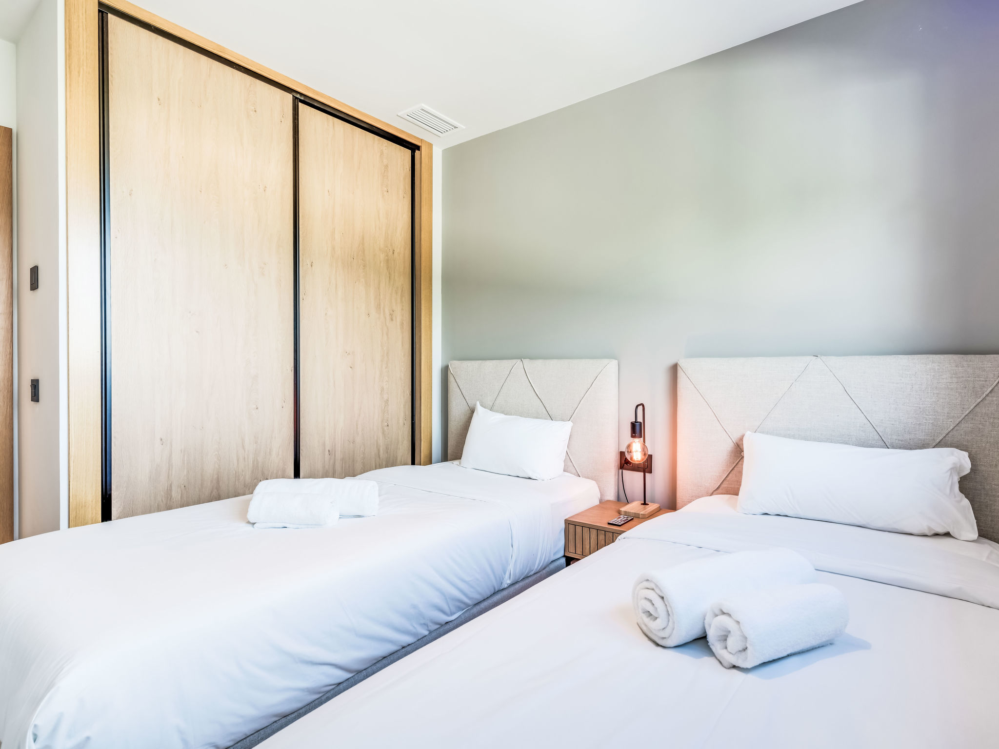 Brand New Luxury Towne House - Binnen