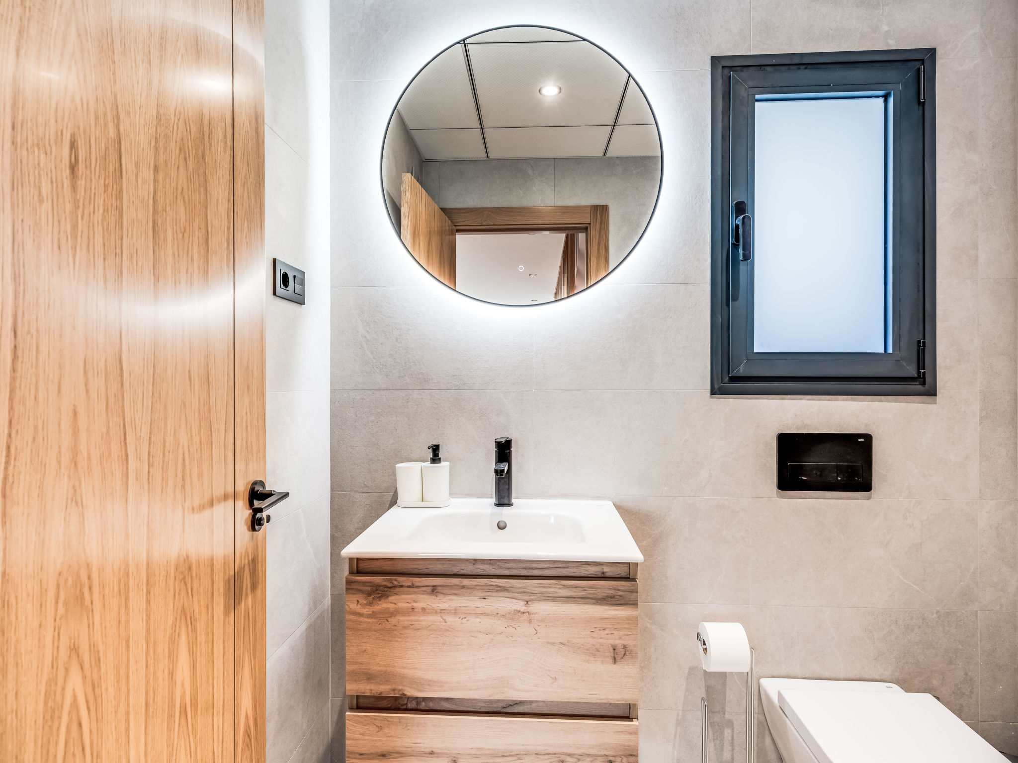 Brand New Luxury Towne House - Binnen