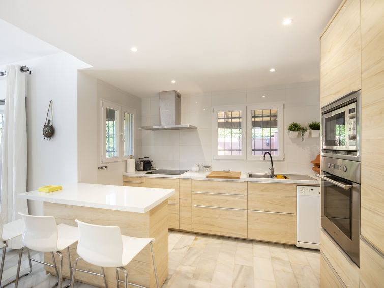 Search and Stay destination Benalmádena, AN - Spain from AU$ 710. Villa Amapola