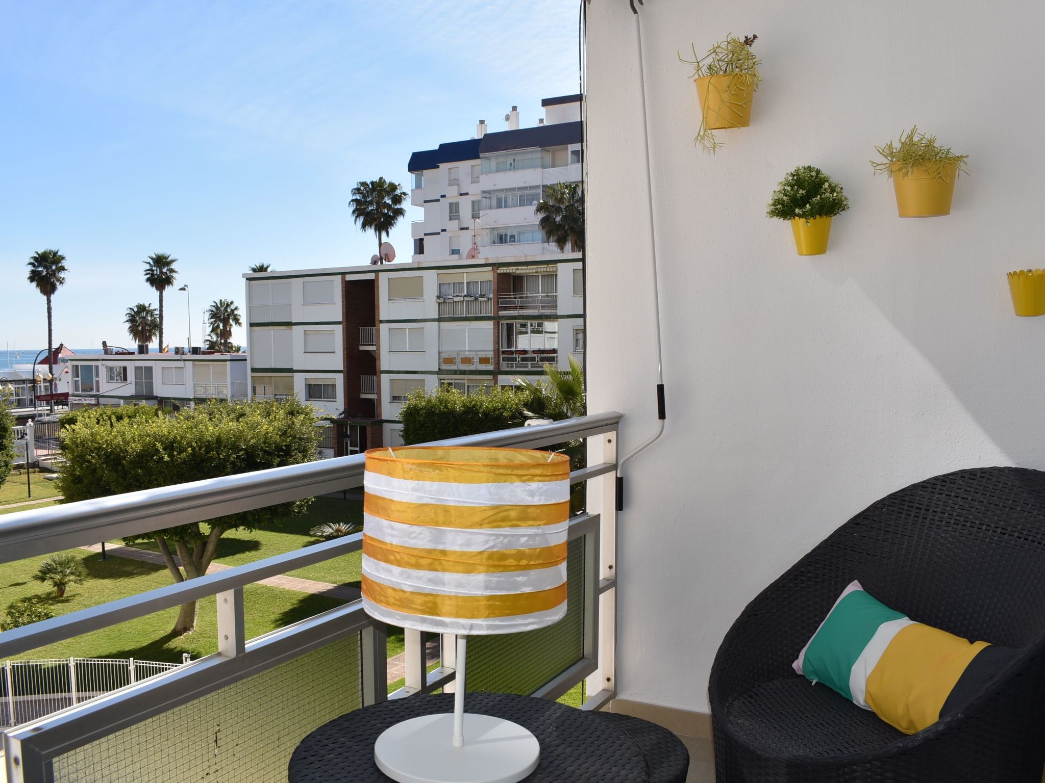 Helle und renovierte Ferienwohnung mit Balkon und tollem Blick auf das Meer-Binnen
