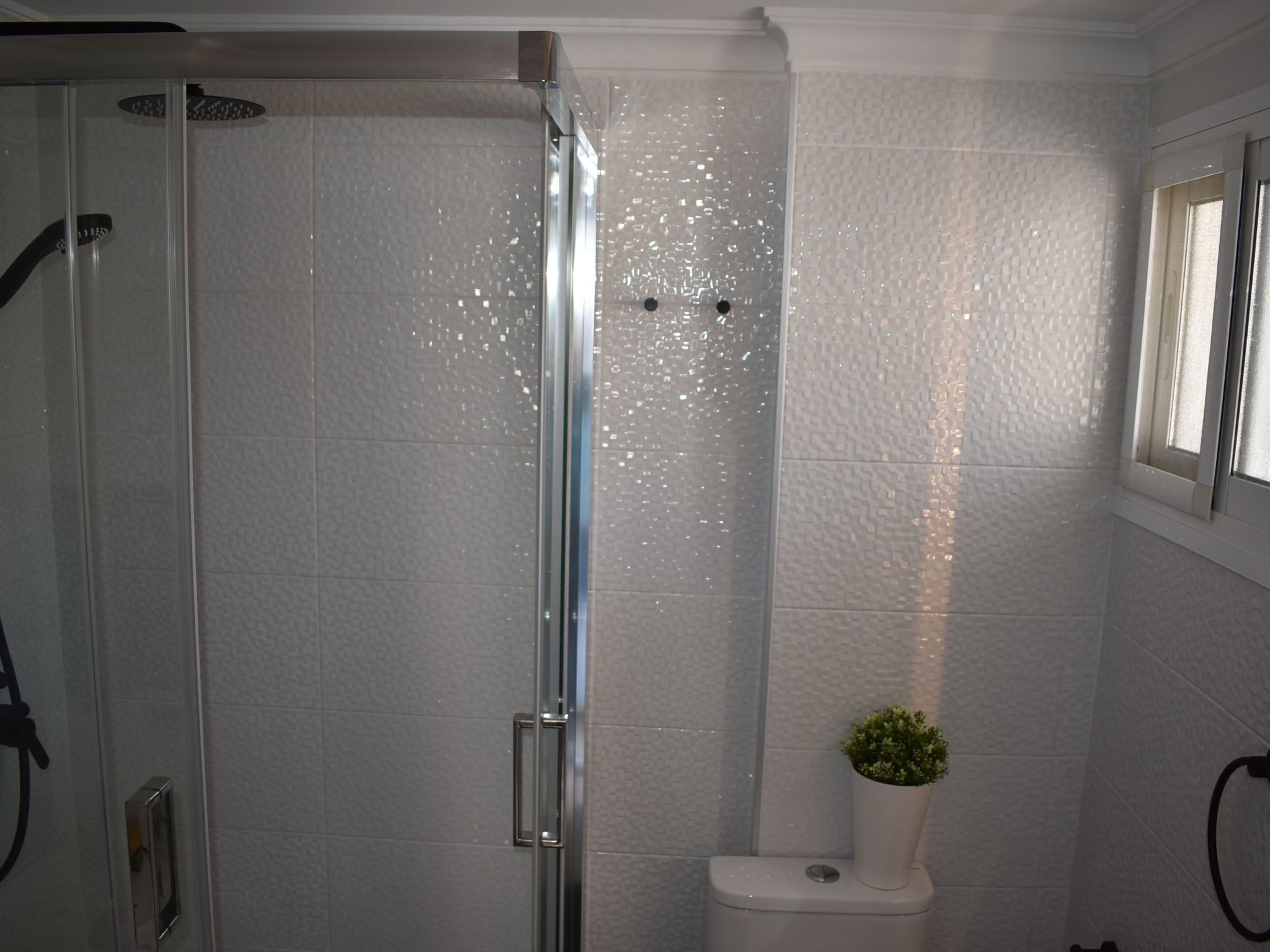 Helle und renovierte Ferienwohnung mit Balkon und tollem Blick auf das Meer-Binnen