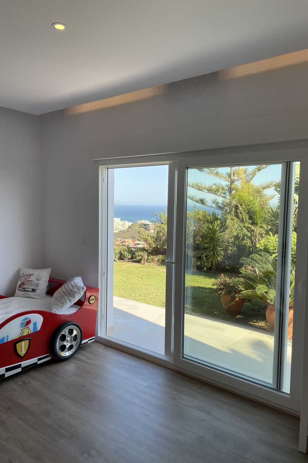 Villa Bella Vista mit Panoramablick und priv. Pool-Binnen