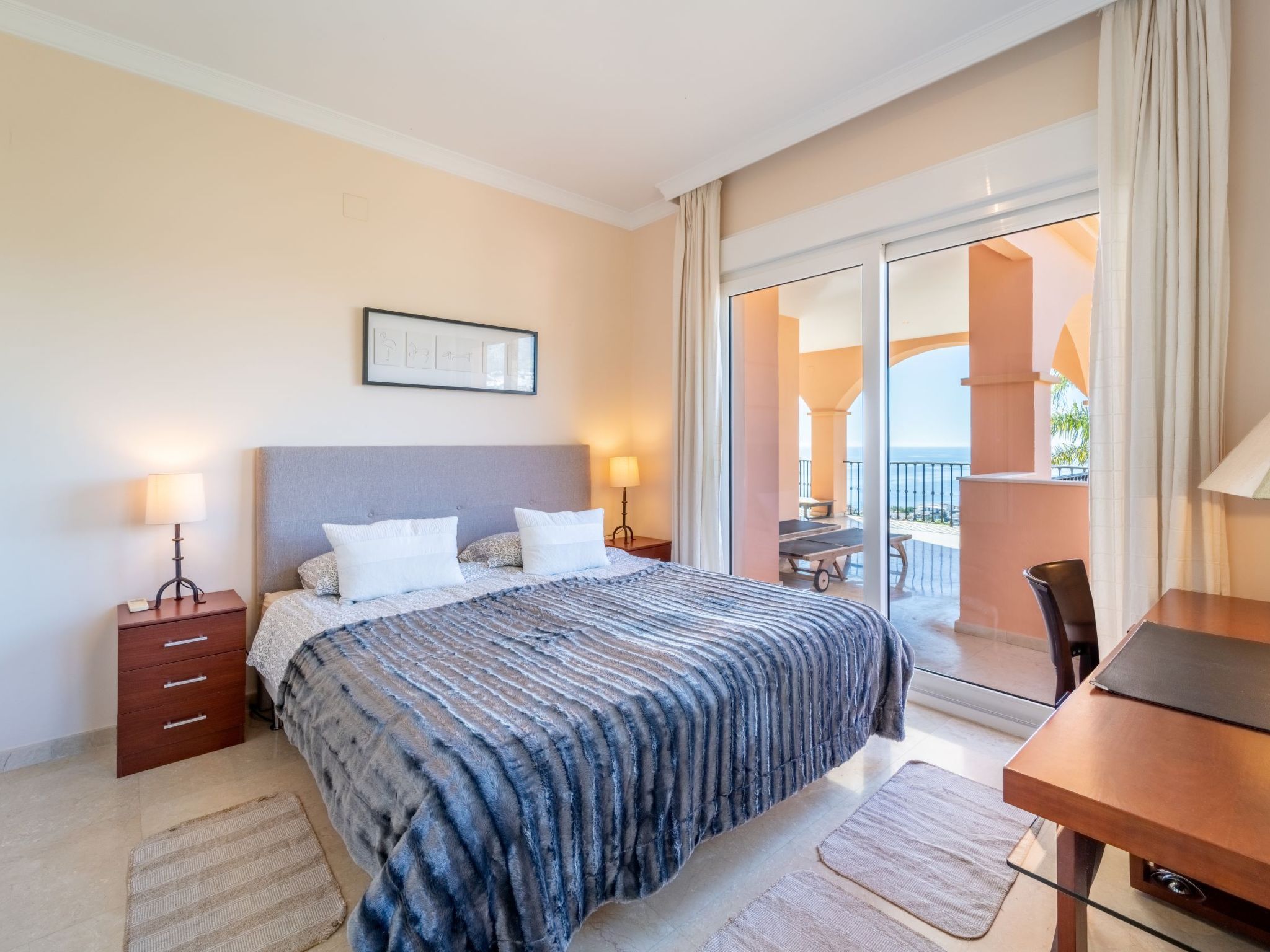 Luxuriöse Villa mit beheiztem Pool und Whirlpool-Inside