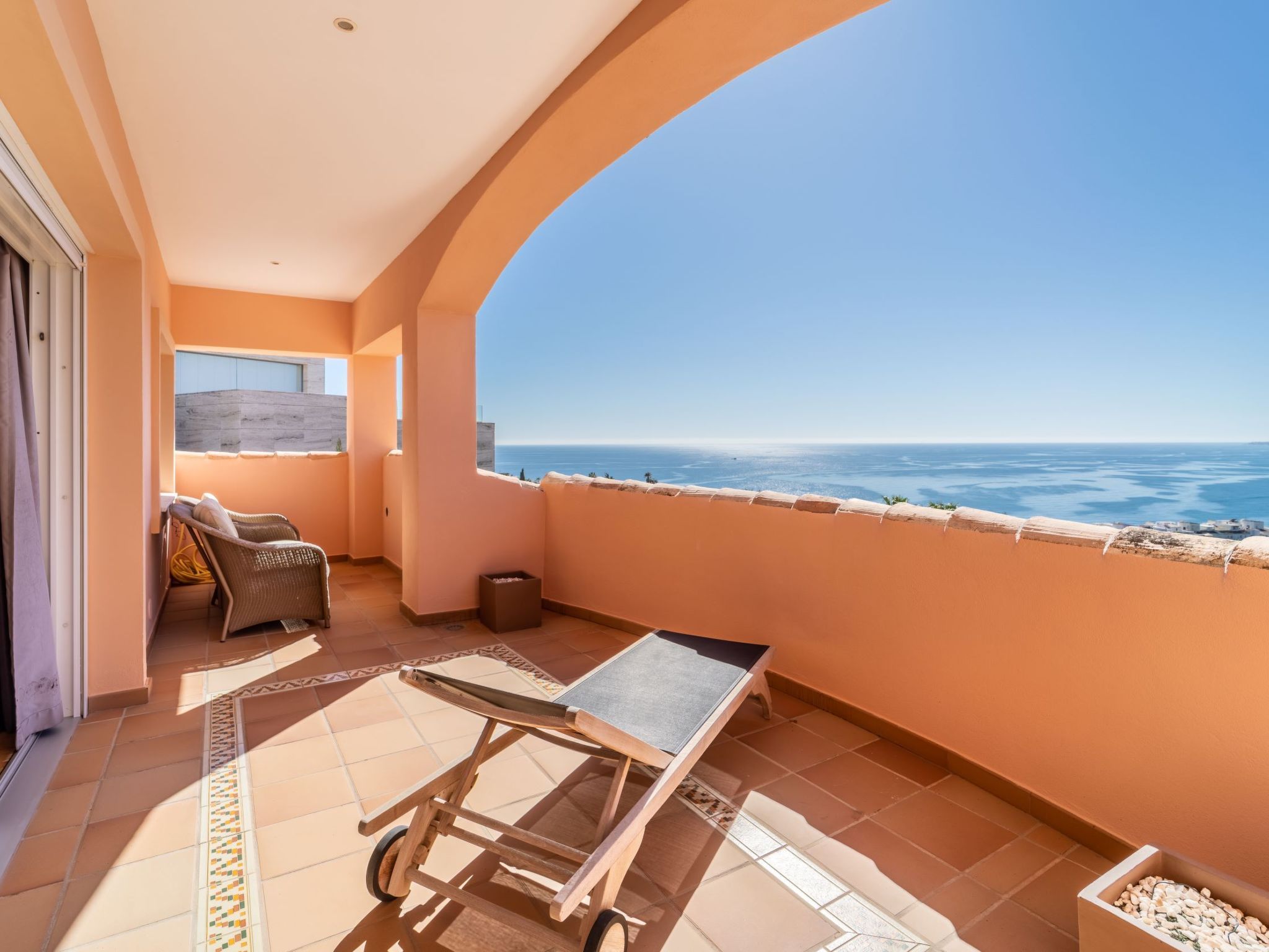 Luxuriöse Villa mit beheiztem Pool und Whirlpool-Inside