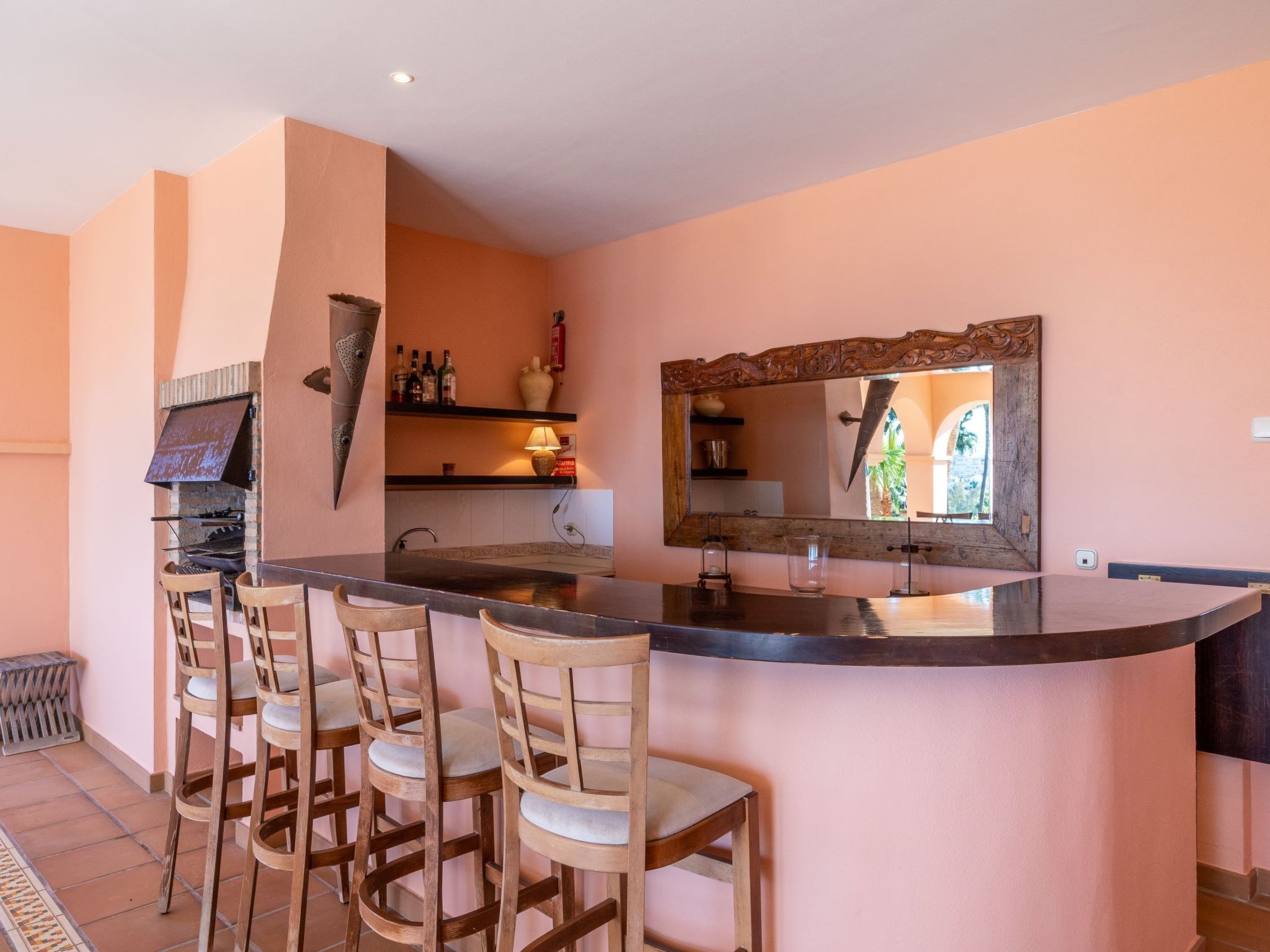 Luxuriöse Villa mit beheiztem Pool und Whirlpool-Inside