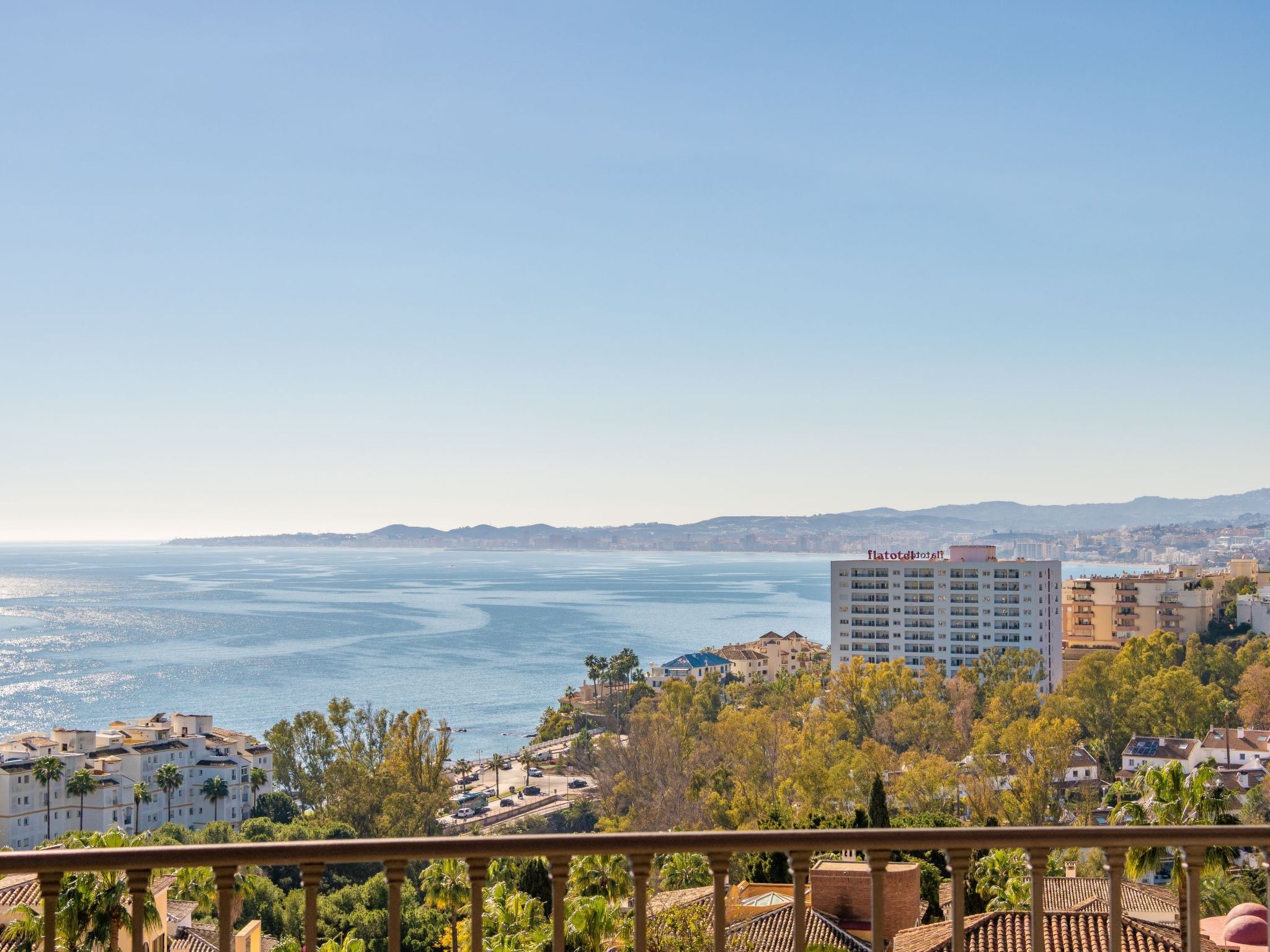 Luxuriöse Villa mit beheiztem Pool und Whirlpool-Inside