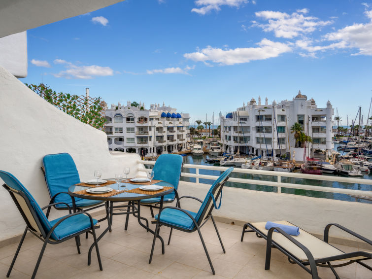 Aan zee: Ruim appartement in het levendige Puerto Marina in Benalmádena Costa