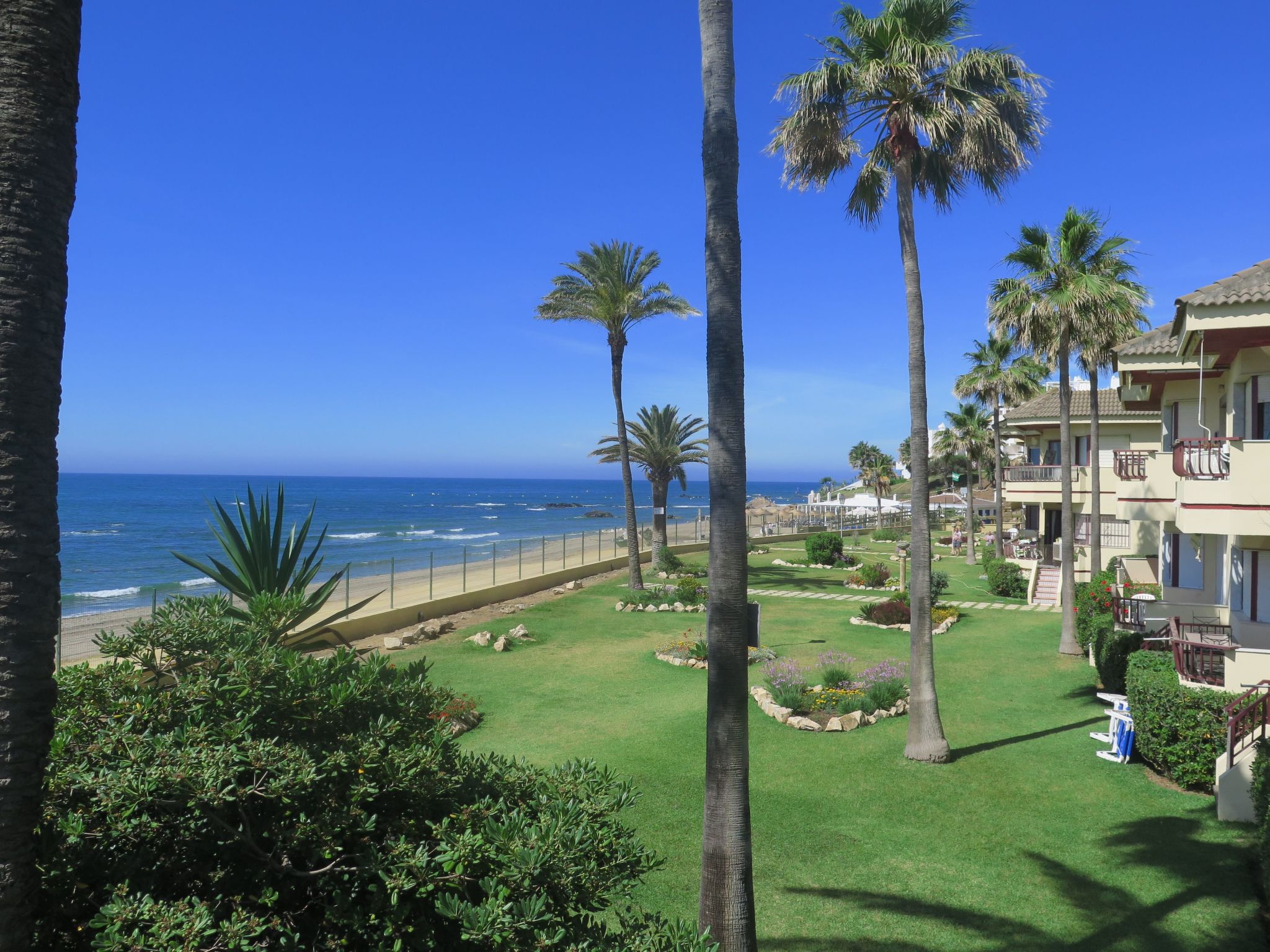 Photo of Tolle Ferienwohnung in Las Lagunas De Mijas mit Garten, gemeinschaftlichem Pool