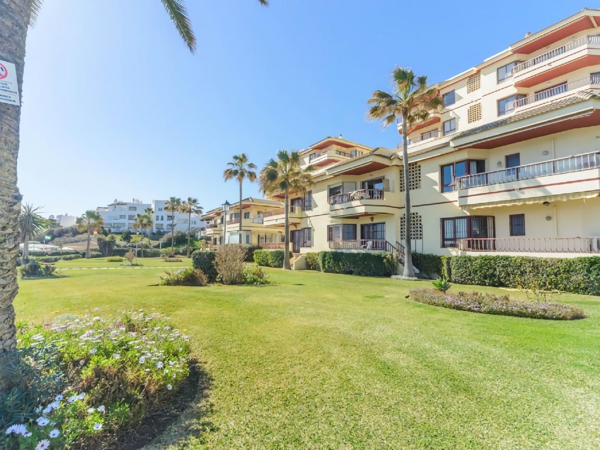 Photo of Tolle Ferienwohnung in Las Lagunas De Mijas mit Garten, gemeinschaftlichem Pool