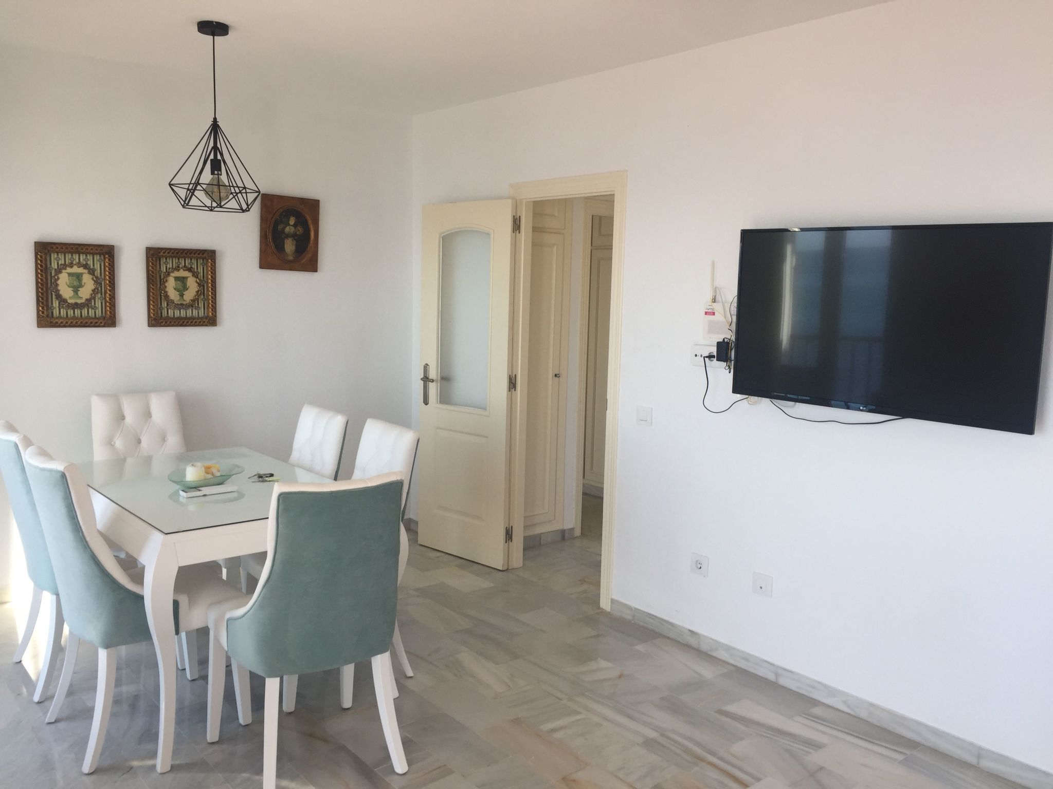 Wunderschöne Ferienwohnung in Las Lagunas De Mijas mit Möblierter Terrasse-Drinnen