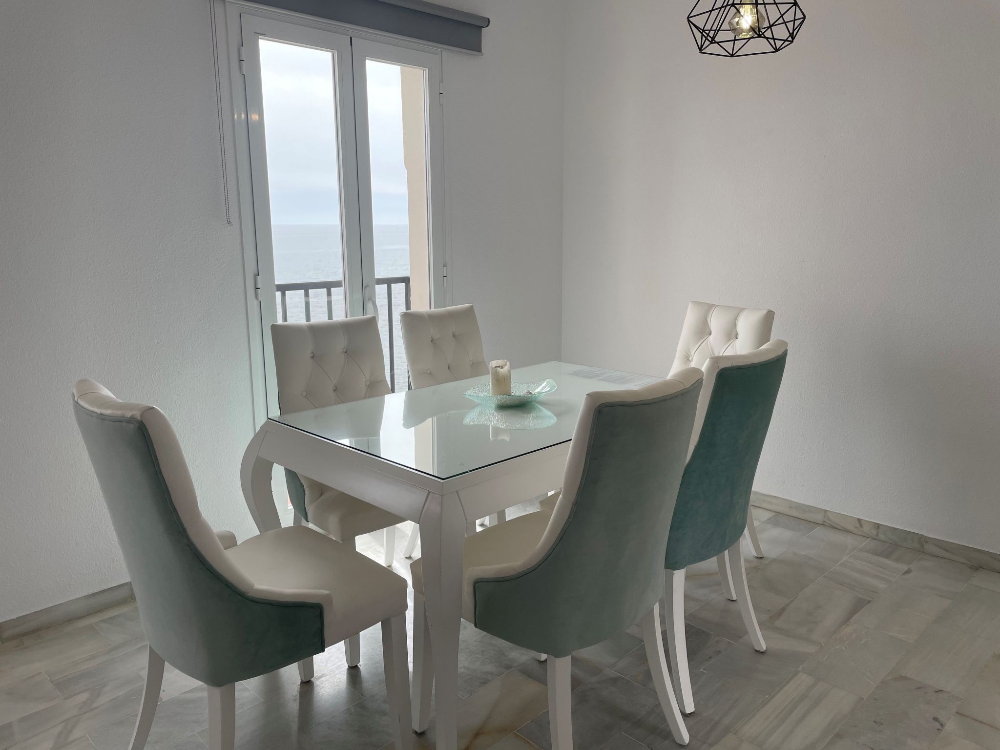 Wunderschöne Ferienwohnung in Las Lagunas De Mijas mit Möblierter Terrasse-Drinnen