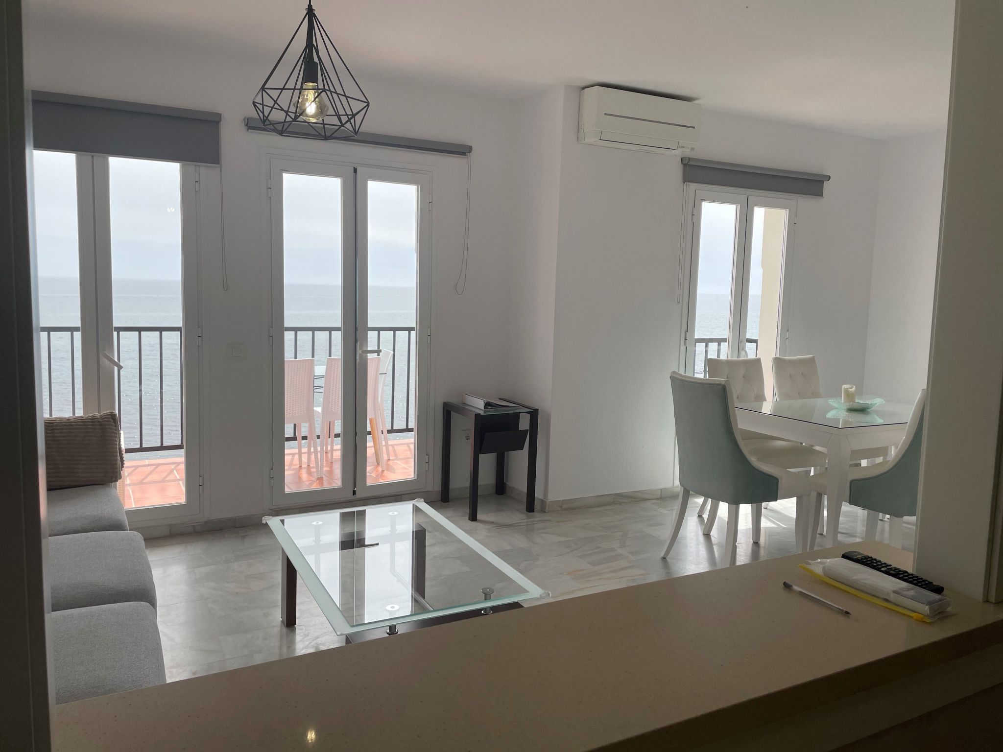 Wunderschöne Ferienwohnung in Las Lagunas De Mijas mit Möblierter Terrasse-Drinnen