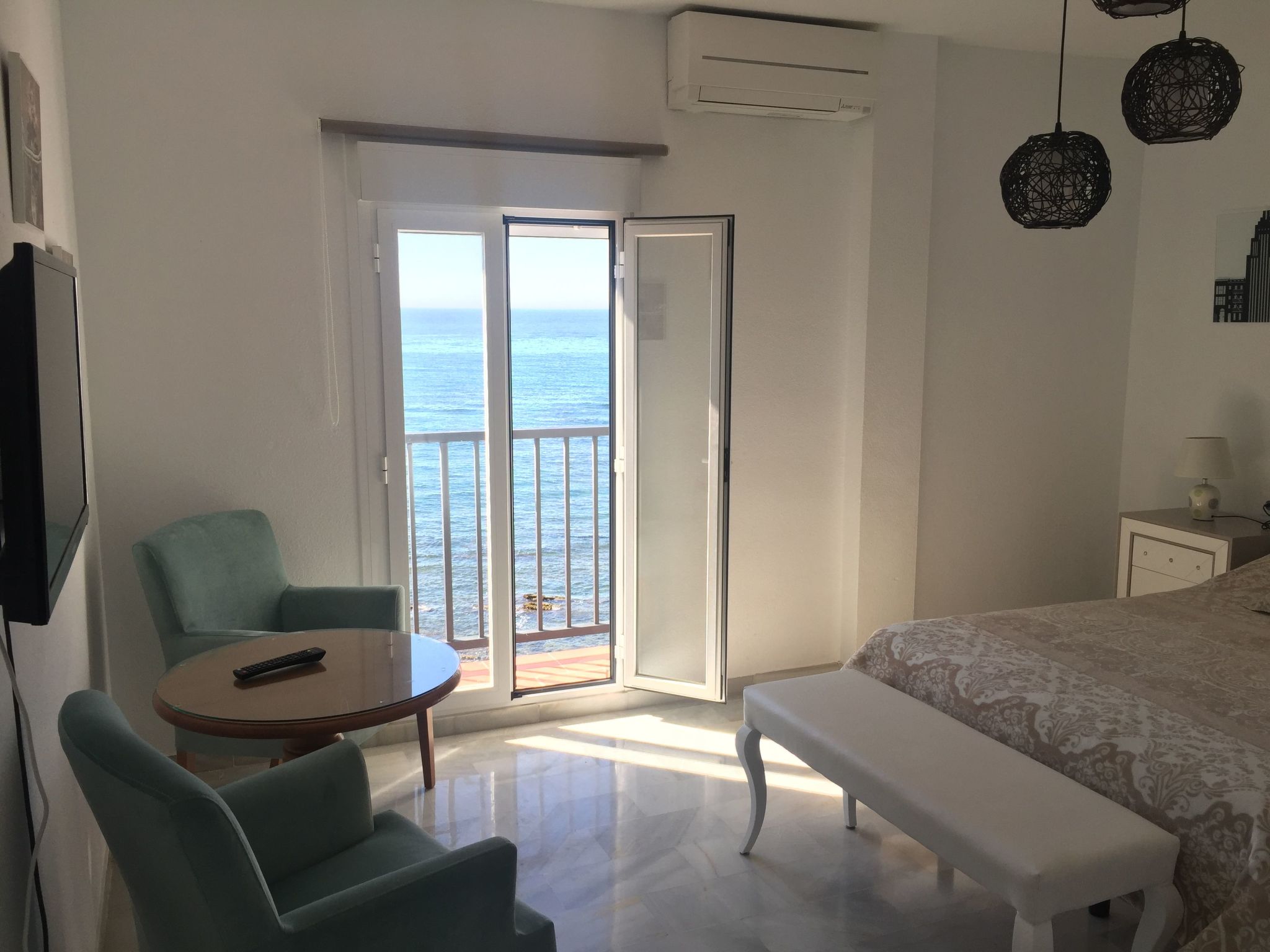 Wunderschöne Ferienwohnung in Las Lagunas De Mijas mit Möblierter Terrasse-Drinnen