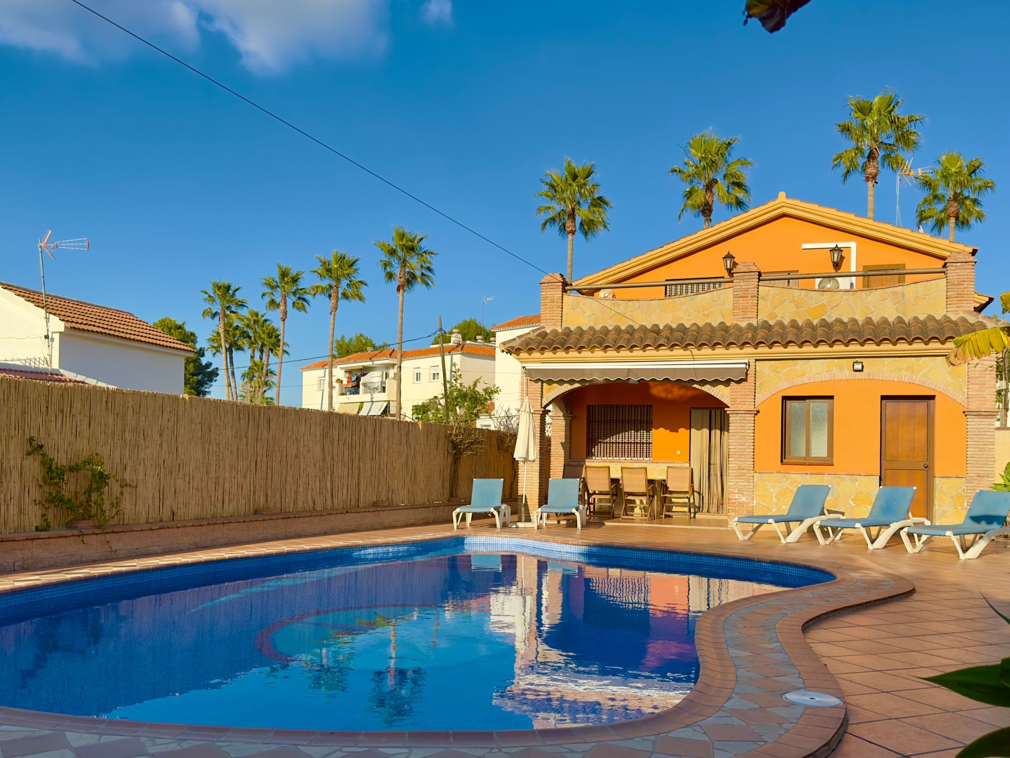 Charmantes Ferienhaus mit Grill und Schwimmingpool-Binnen