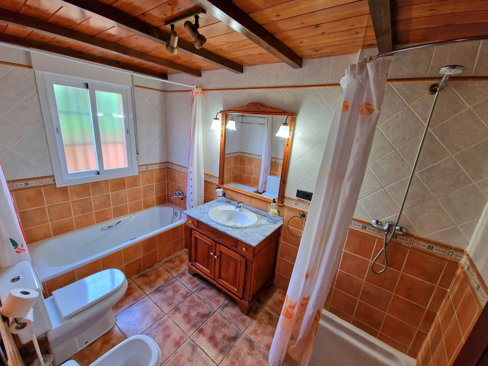 Charmantes Ferienhaus mit Grill und Schwimmingpool-Binnen