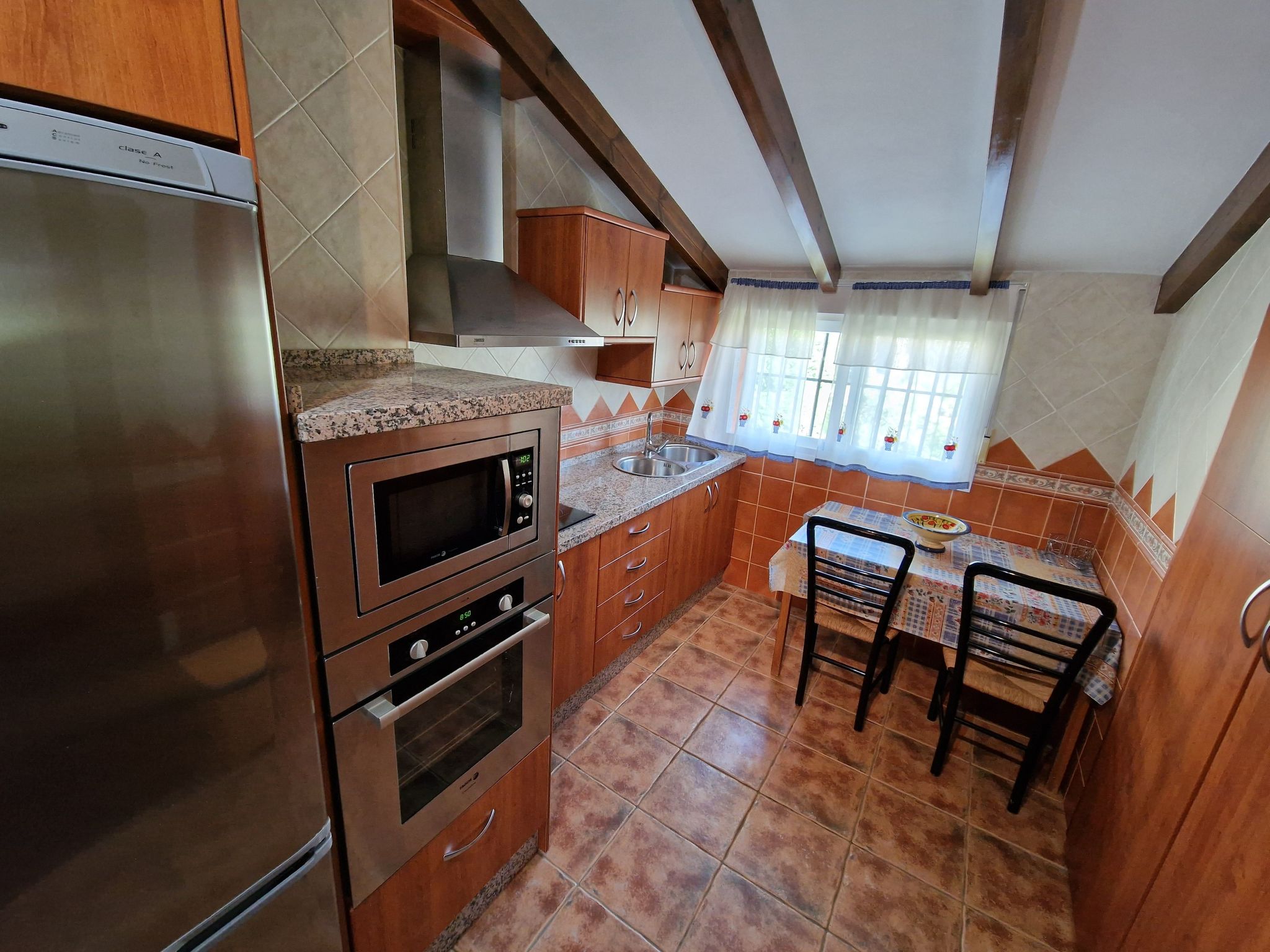 Charmantes Ferienhaus mit Grill und Schwimmingpool-Binnen