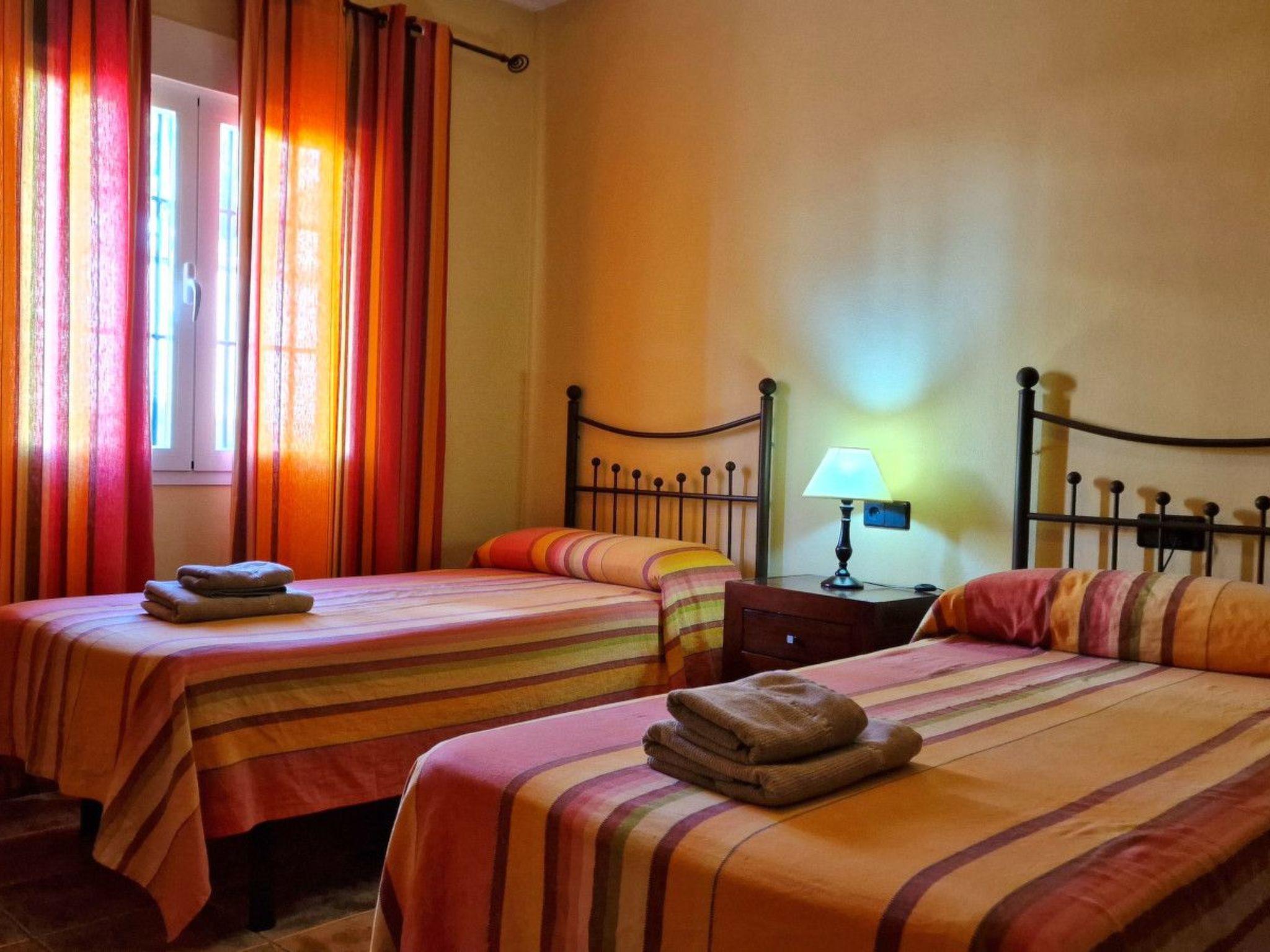 Charmantes Ferienhaus mit Grill und Schwimmingpool-Binnen