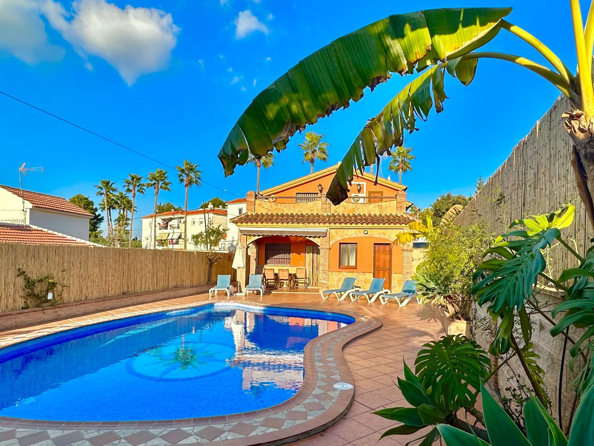 Charmantes Ferienhaus mit Grill und Schwimmingpool-Binnen