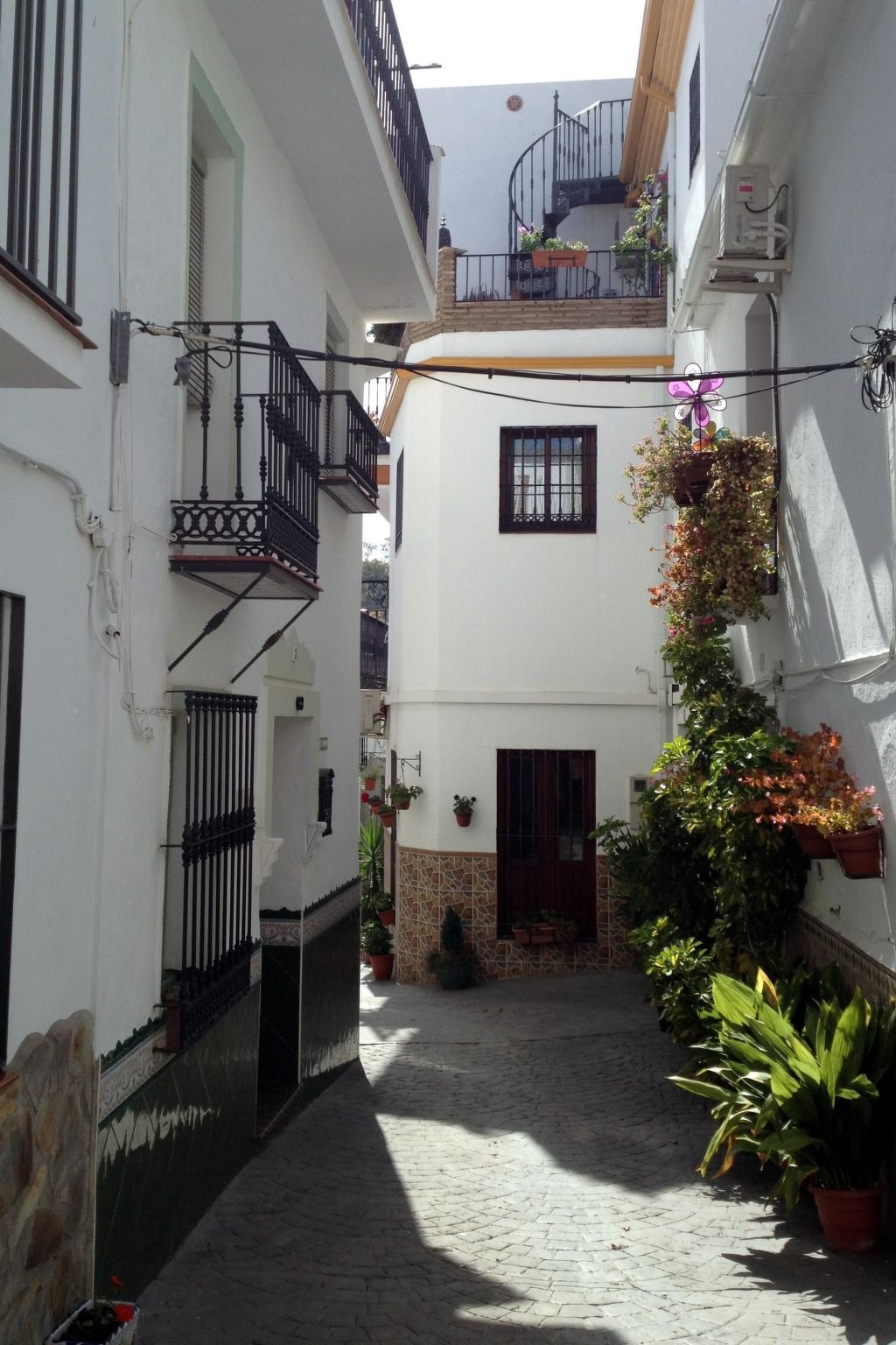 Gemütliches Ferienhaus in Guaro mit Grill-Binnen