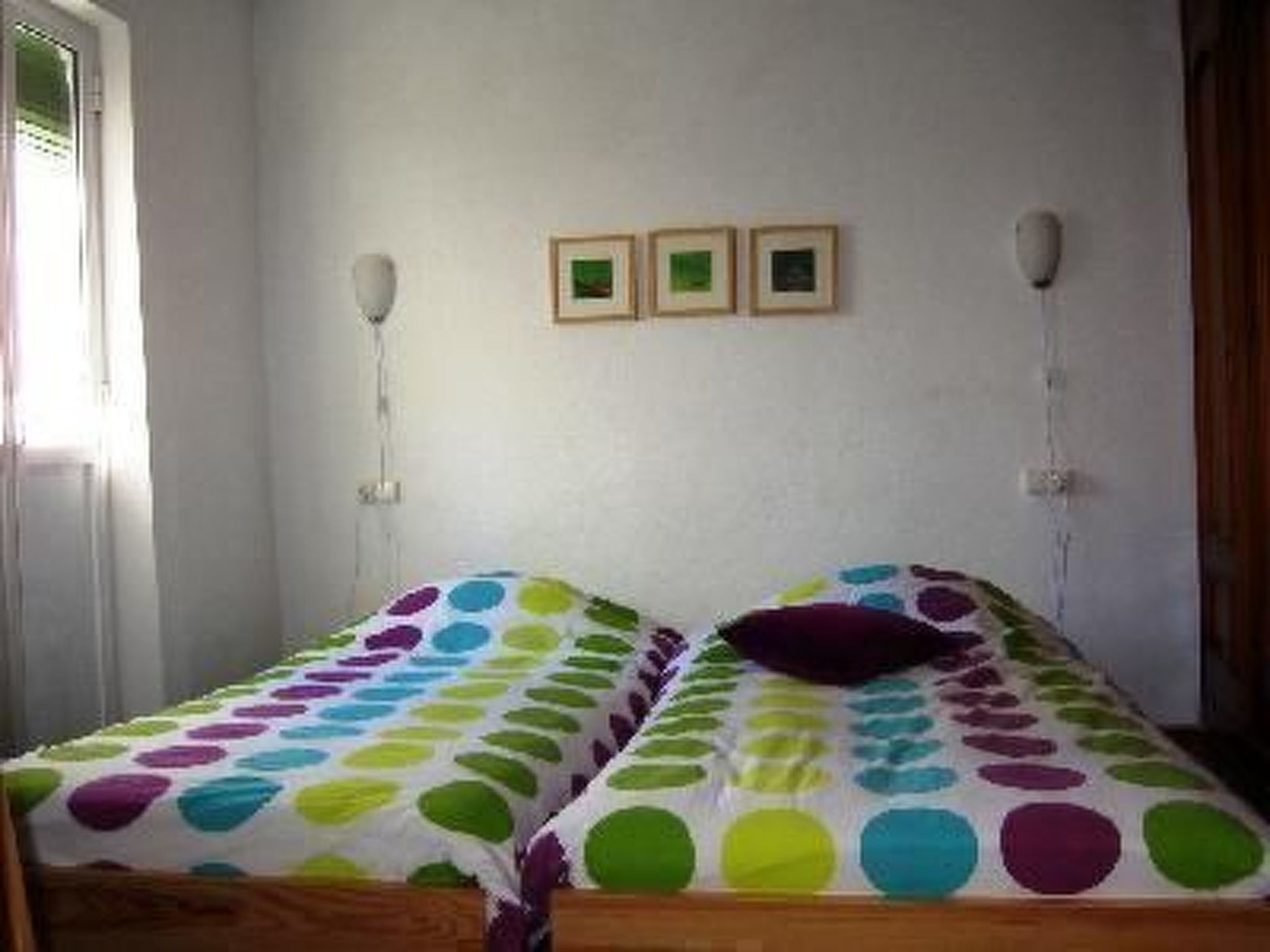 Gemütliches Ferienhaus in Guaro mit Grill-Binnen