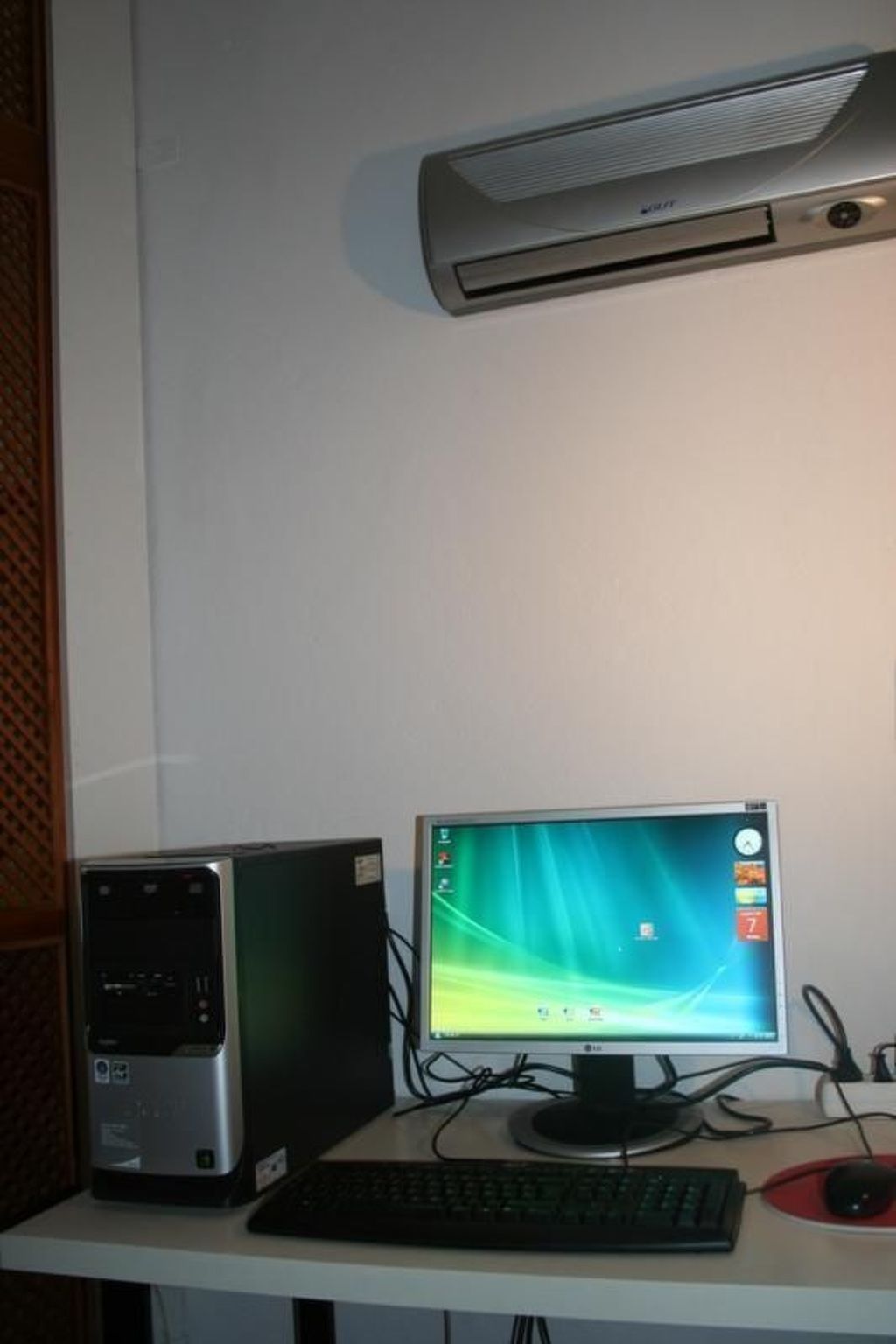 Gemütliches Ferienhaus in Guaro mit Grill-Binnen