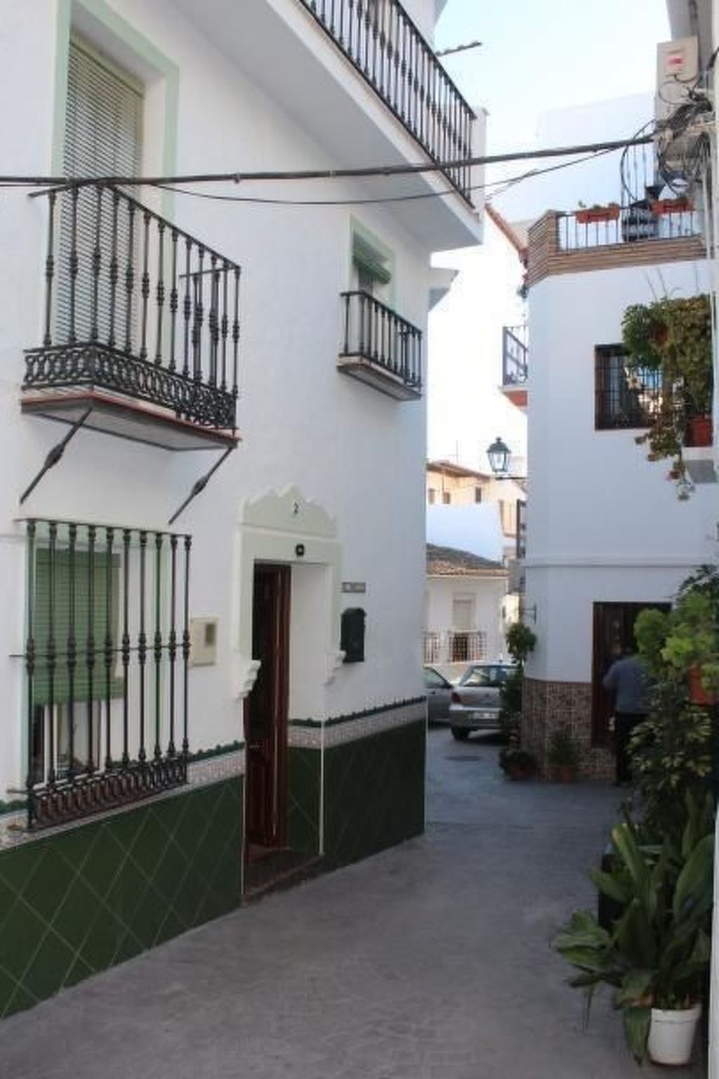 Gemütliches Ferienhaus in Guaro mit Grill-Binnen