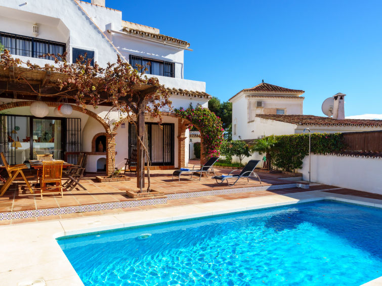 Villa Luna in Calahonda: op 700 m van het centrum met privézwembad in Calahonda