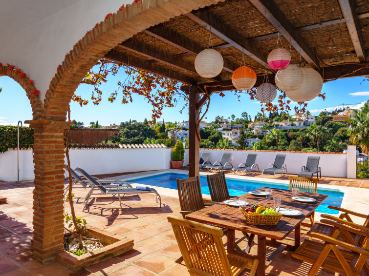 Search and Stay destination Calahonda, AN - Spain from AU$ 482. Luna