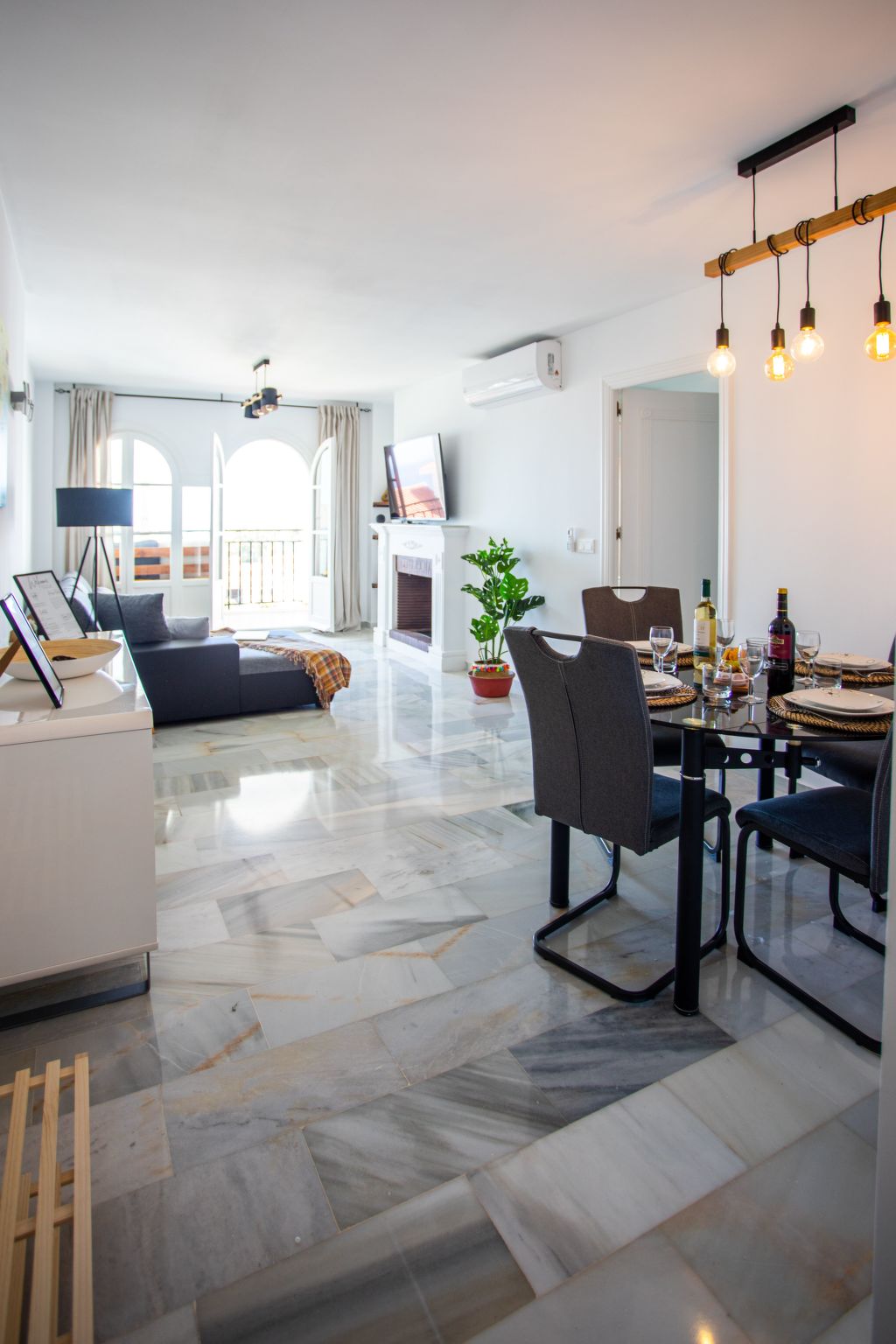 Schöne Wohnung mit Pool und malerischer Aussicht-Binnen