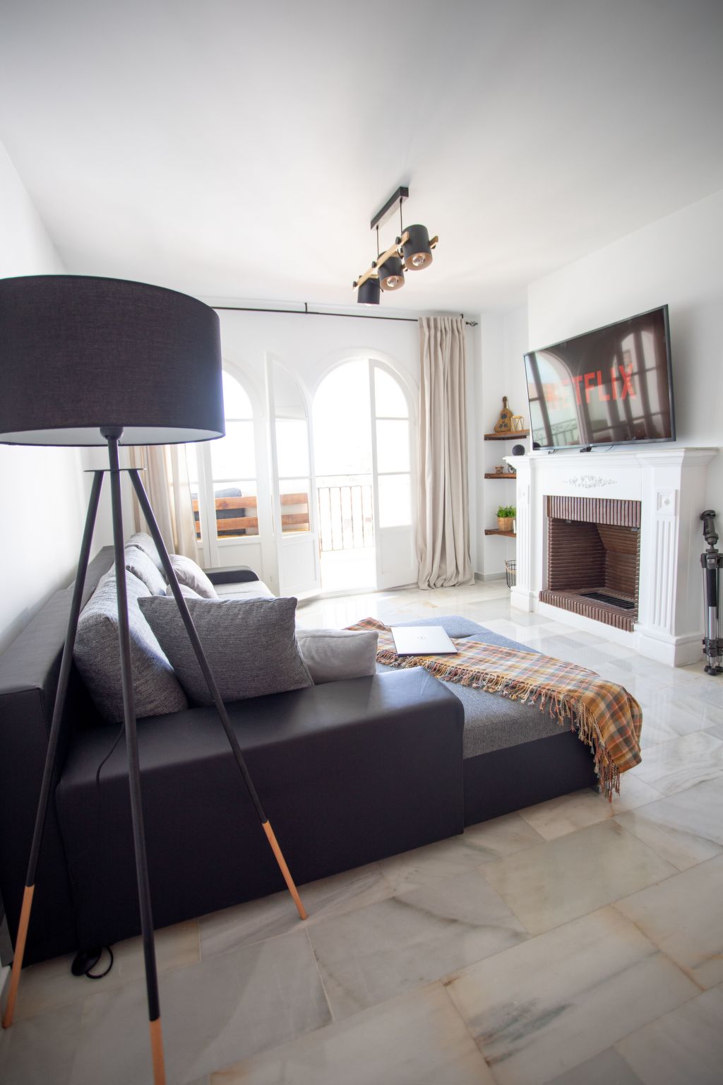 Schöne Wohnung mit Pool und malerischer Aussicht-Binnen