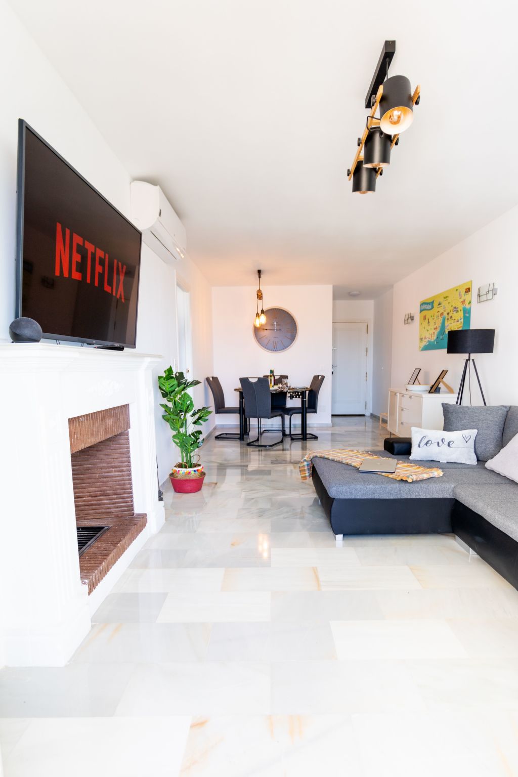 Schöne Wohnung mit Pool und malerischer Aussicht-Binnen