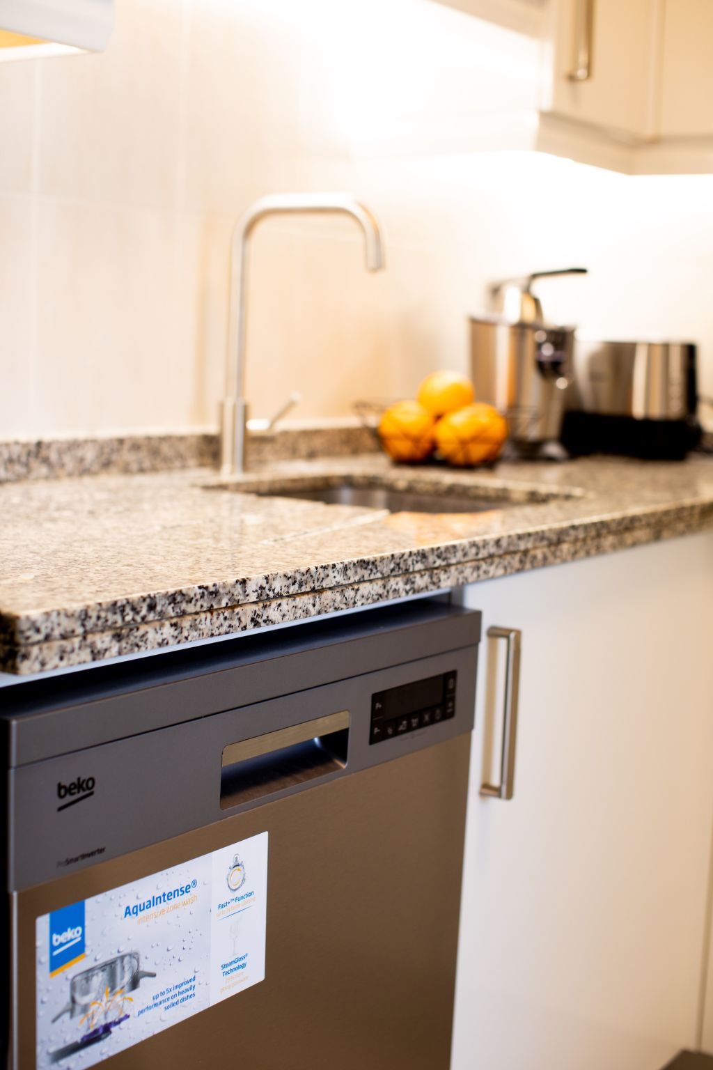 Schöne Wohnung mit Pool und malerischer Aussicht-Binnen