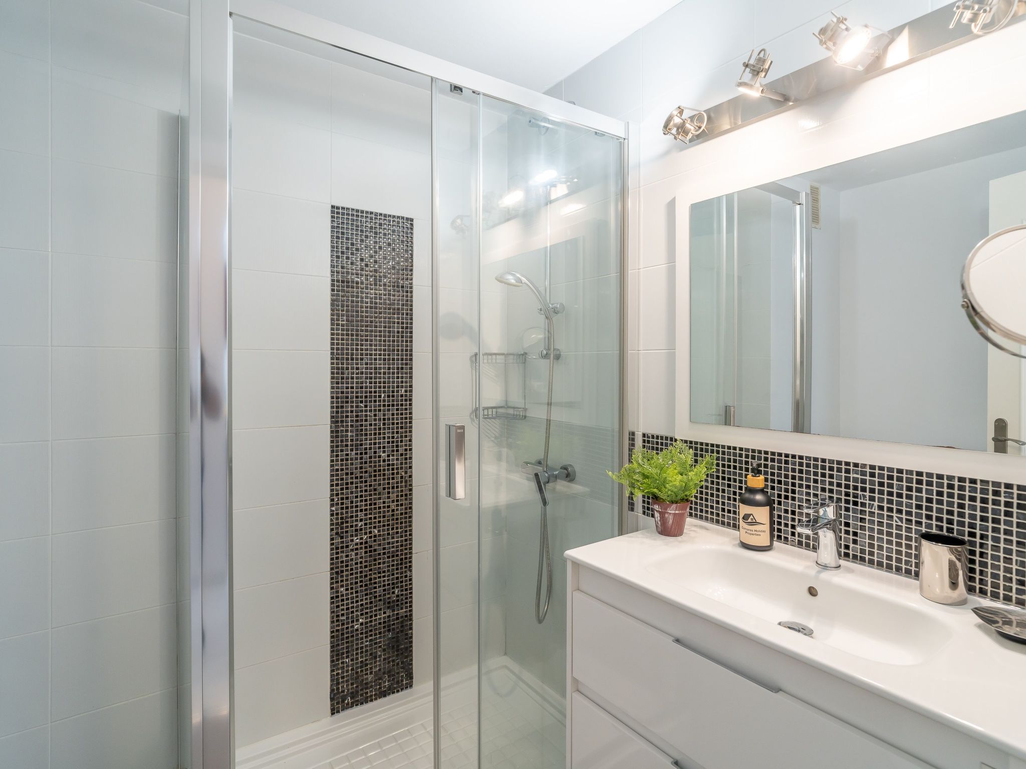 Casa Linda vor dem Strand , Pool, Padel-Image-tags.info