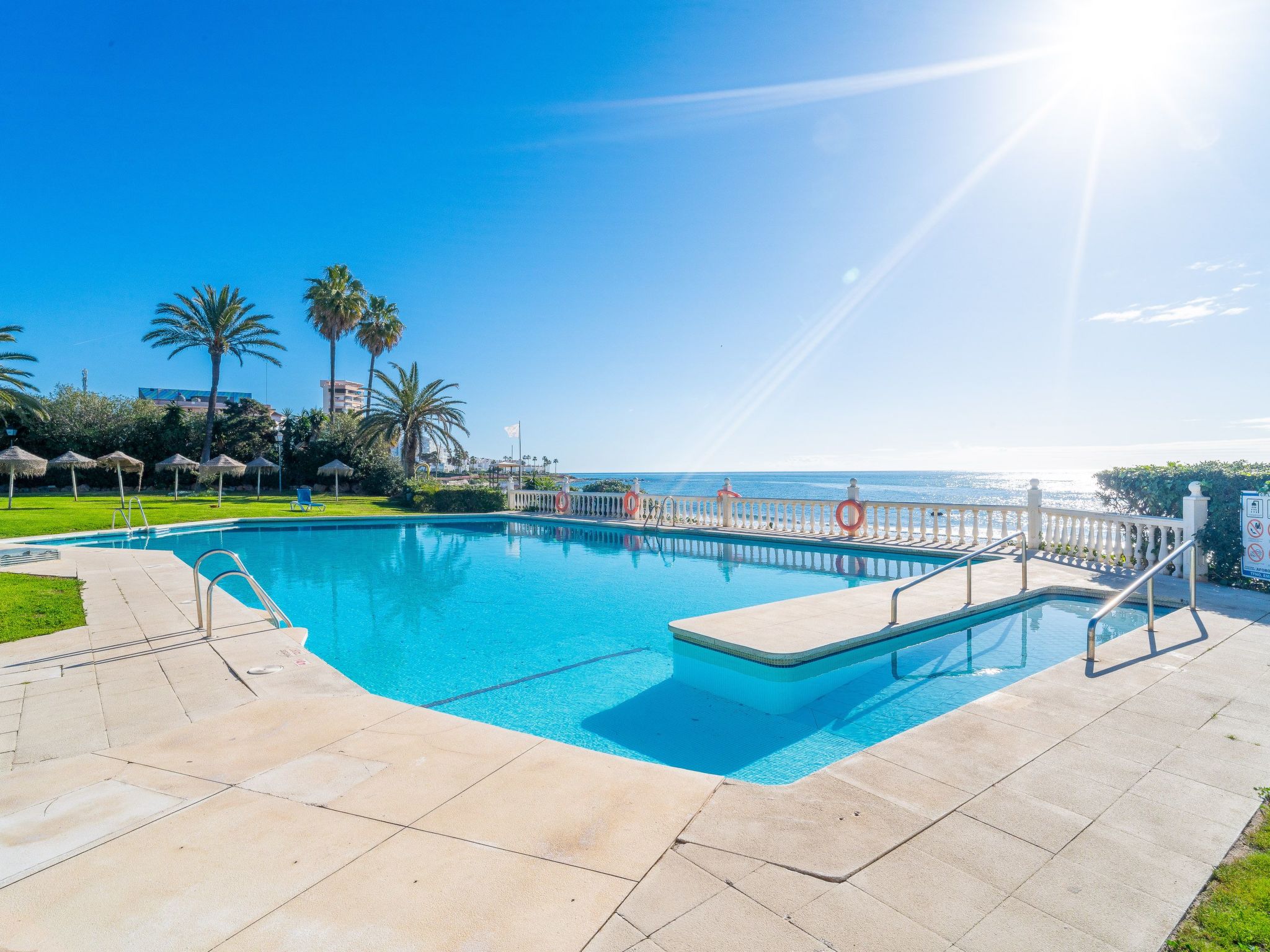 Casa Linda vor dem Strand , Pool, Padel-Image-tags.info