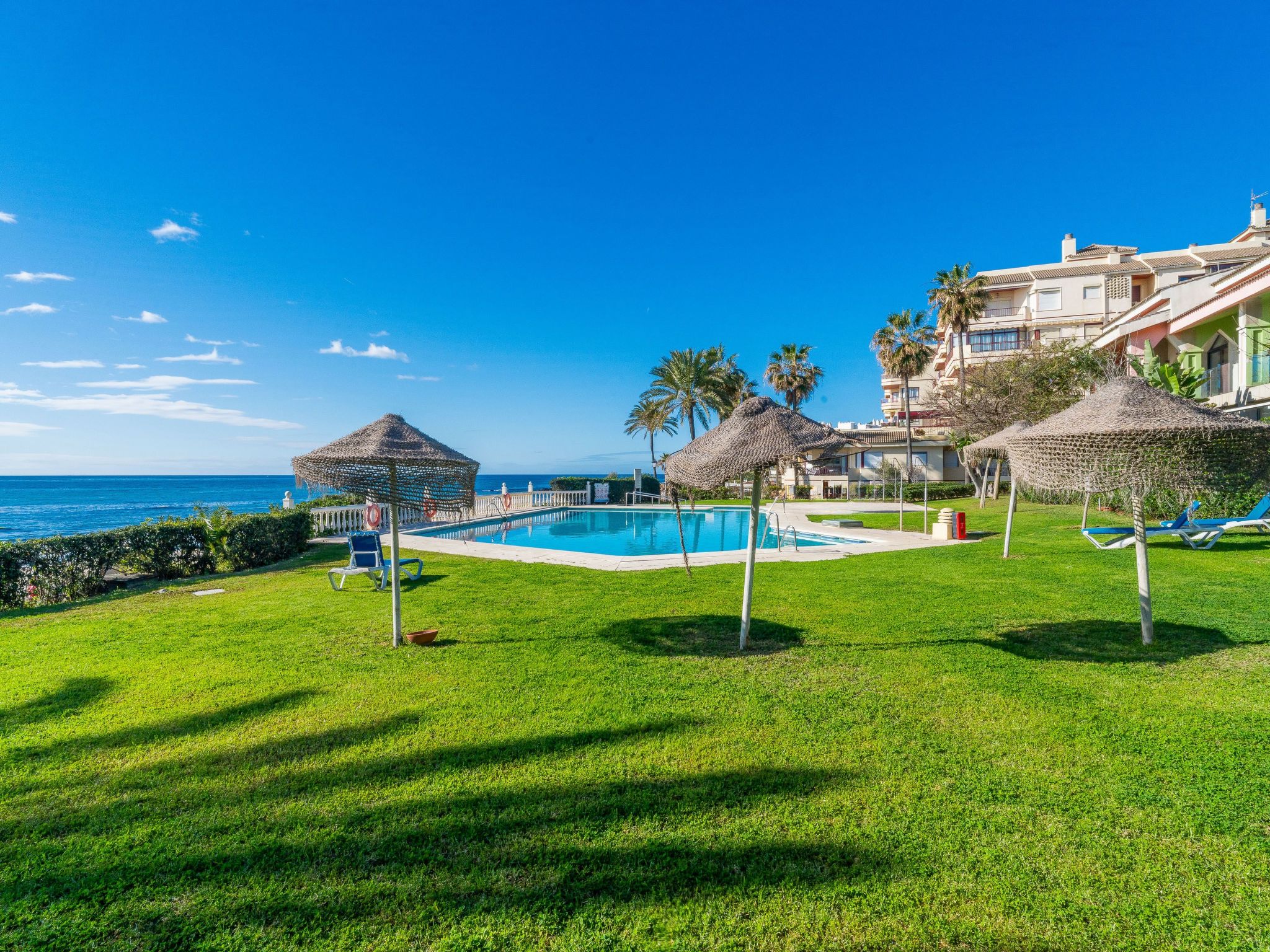 Casa Linda vor dem Strand , Pool, Padel-Image-tags.info