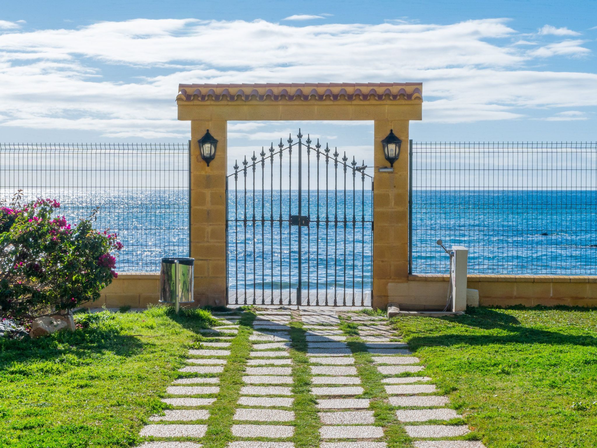 Casa Linda vor dem Strand , Pool, Padel-Image-tags.info