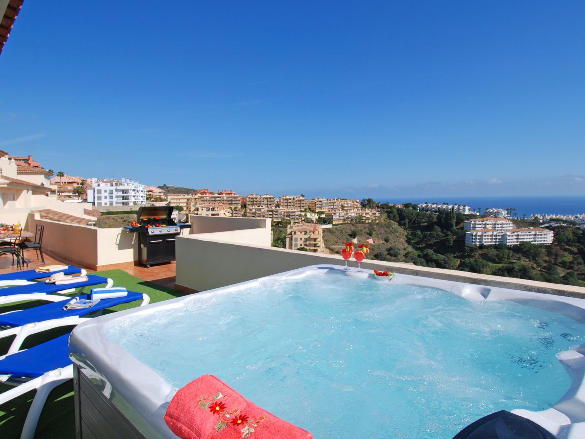 Penthouse, Jacuzzi, Meerblick, BBQ,wifi, AC-Image-tags.info