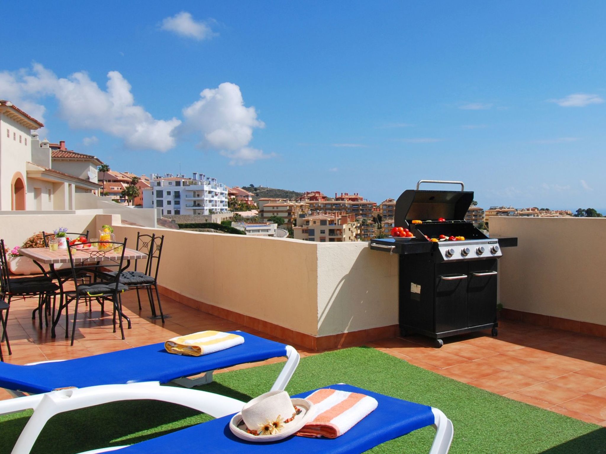 Penthouse, Jacuzzi, Meerblick, BBQ,wifi, AC-Image-tags.info