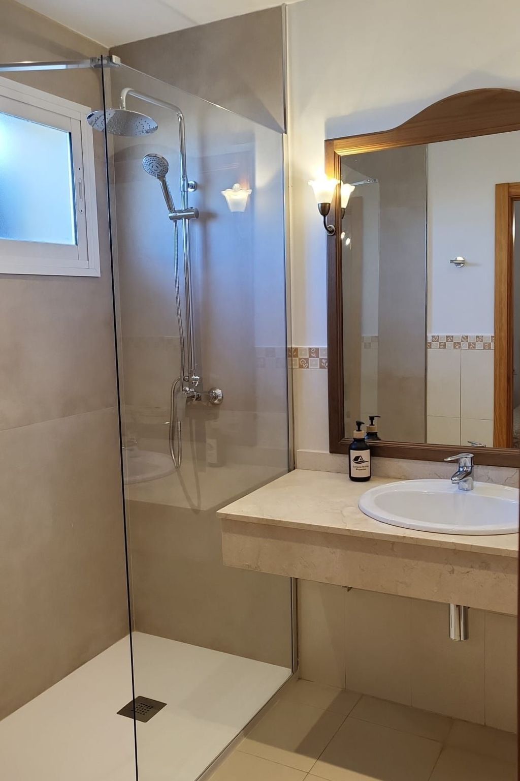 Penthouse, Jacuzzi, Meerblick, BBQ,wifi, AC-Image-tags.info