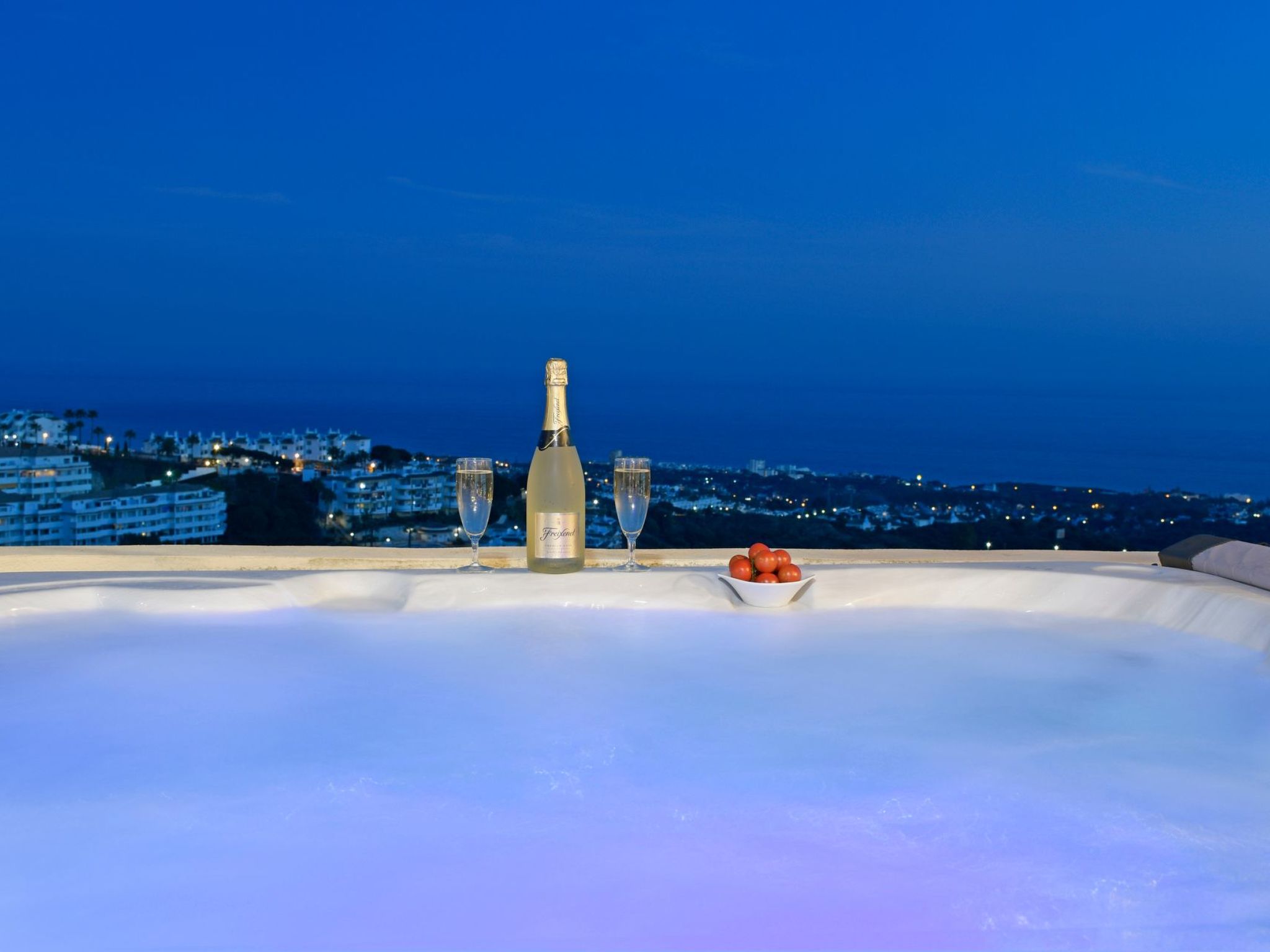 Penthouse, Jacuzzi, Meerblick, BBQ,wifi, AC-Image-tags.info