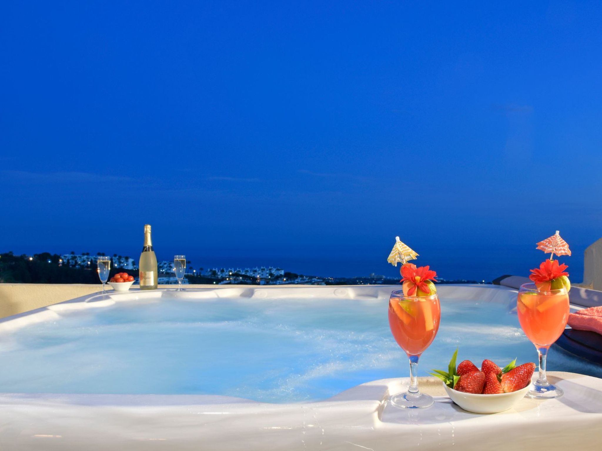 Penthouse, Jacuzzi, Meerblick, BBQ,wifi, AC-Image-tags.info