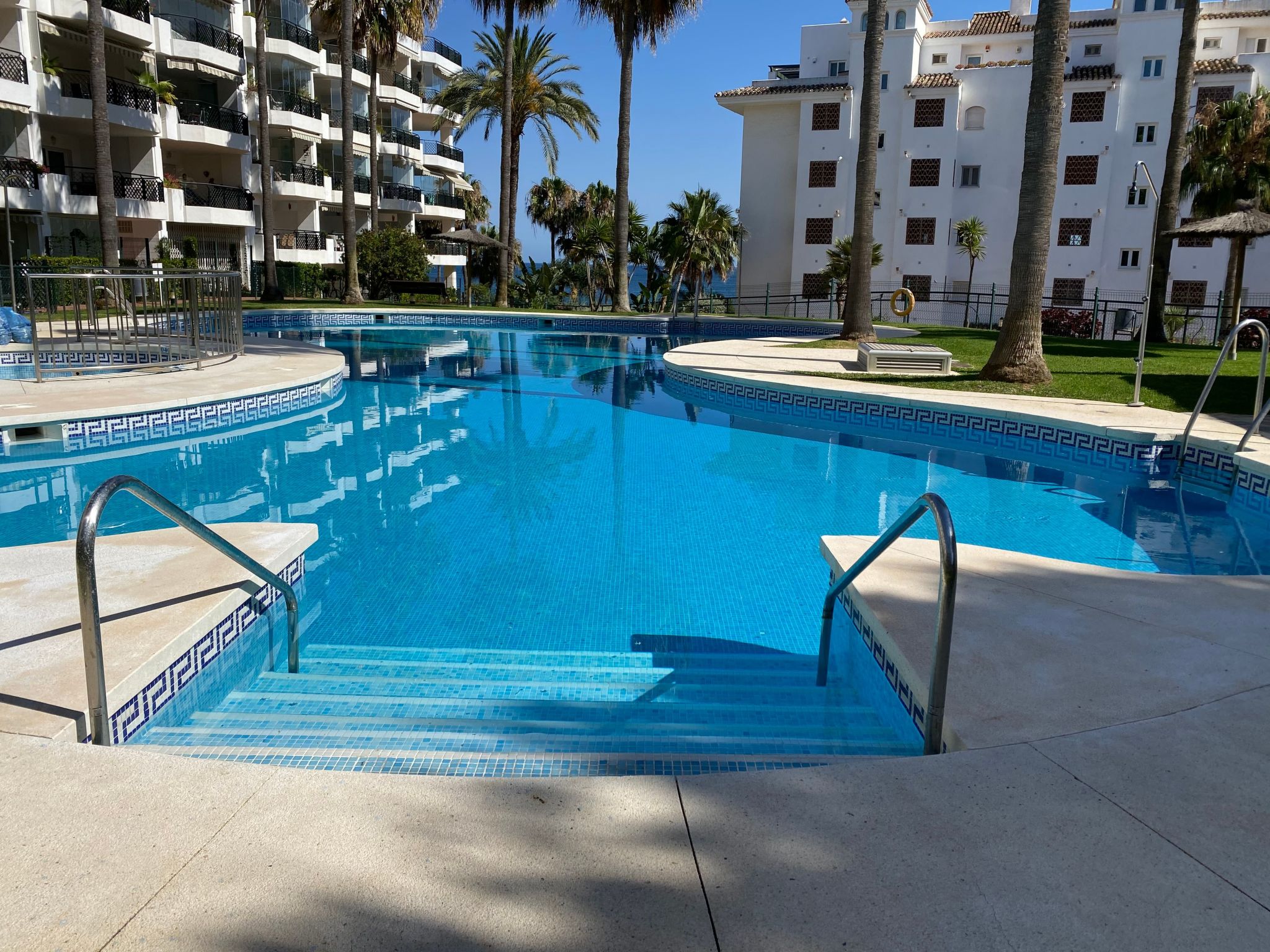 Mit Infinity-Pool-Binnen