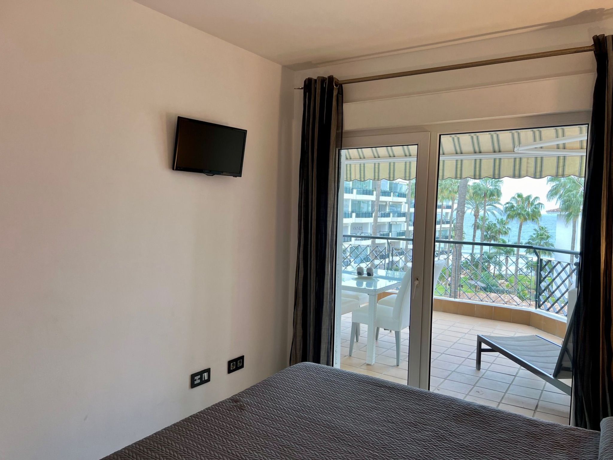 Gemütliche Ferienwohnung in Sitio De Calahonda mit Privatem Parkplatz-Binnen