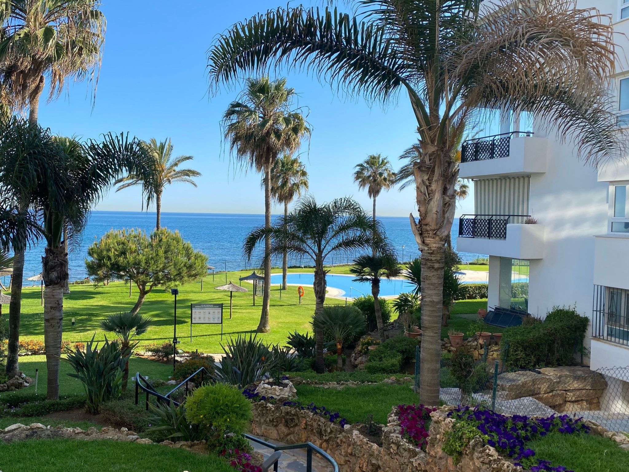 Photo of Gemütliche Ferienwohnung in Sitio De Calahonda mit Privatem Parkplatz