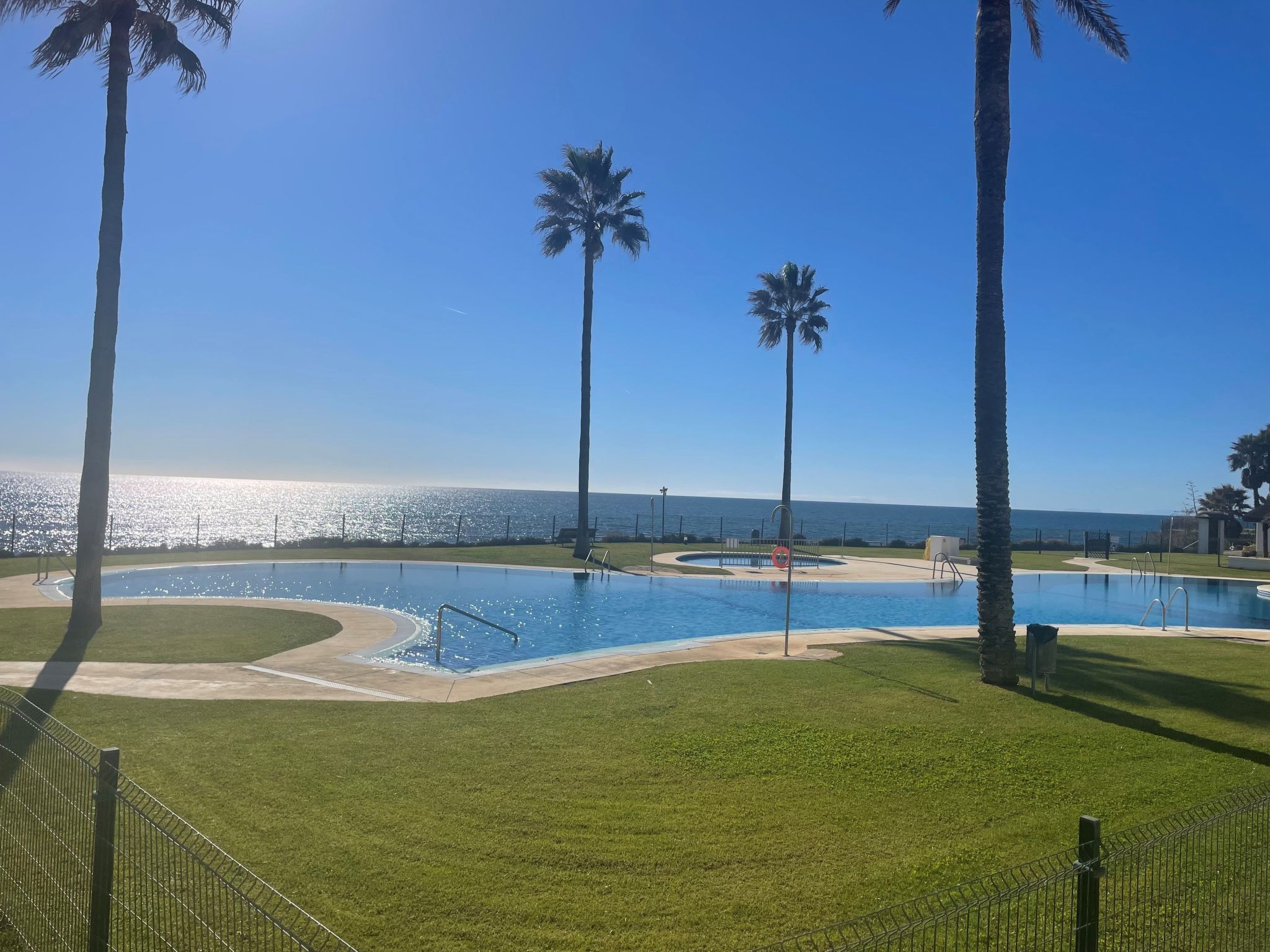 In Sitio De Calahonda mit Privatem Parkplatz und Meerblick-Binnen