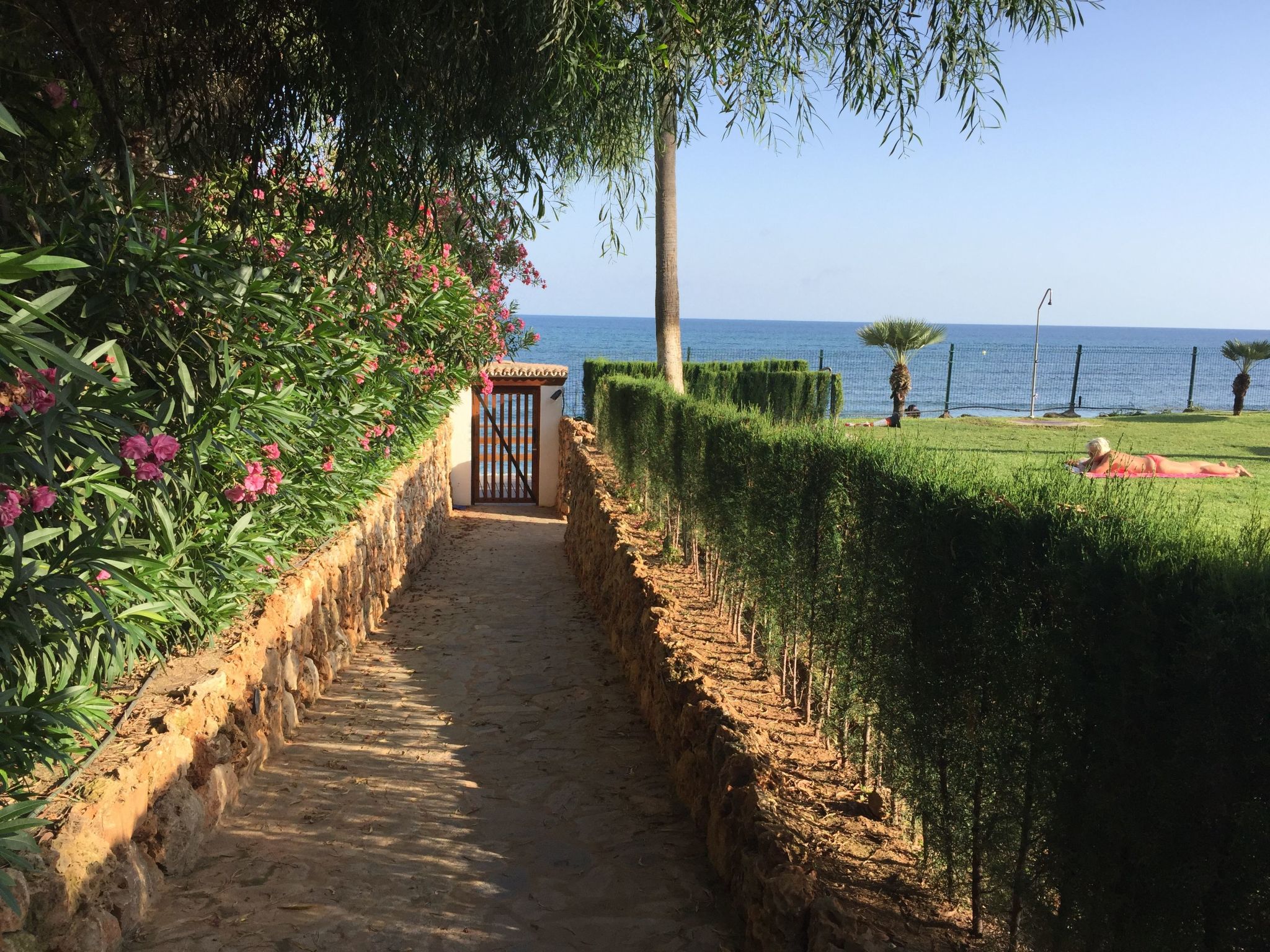 In Sitio De Calahonda mit Privatem Parkplatz und Meerblick-Binnen